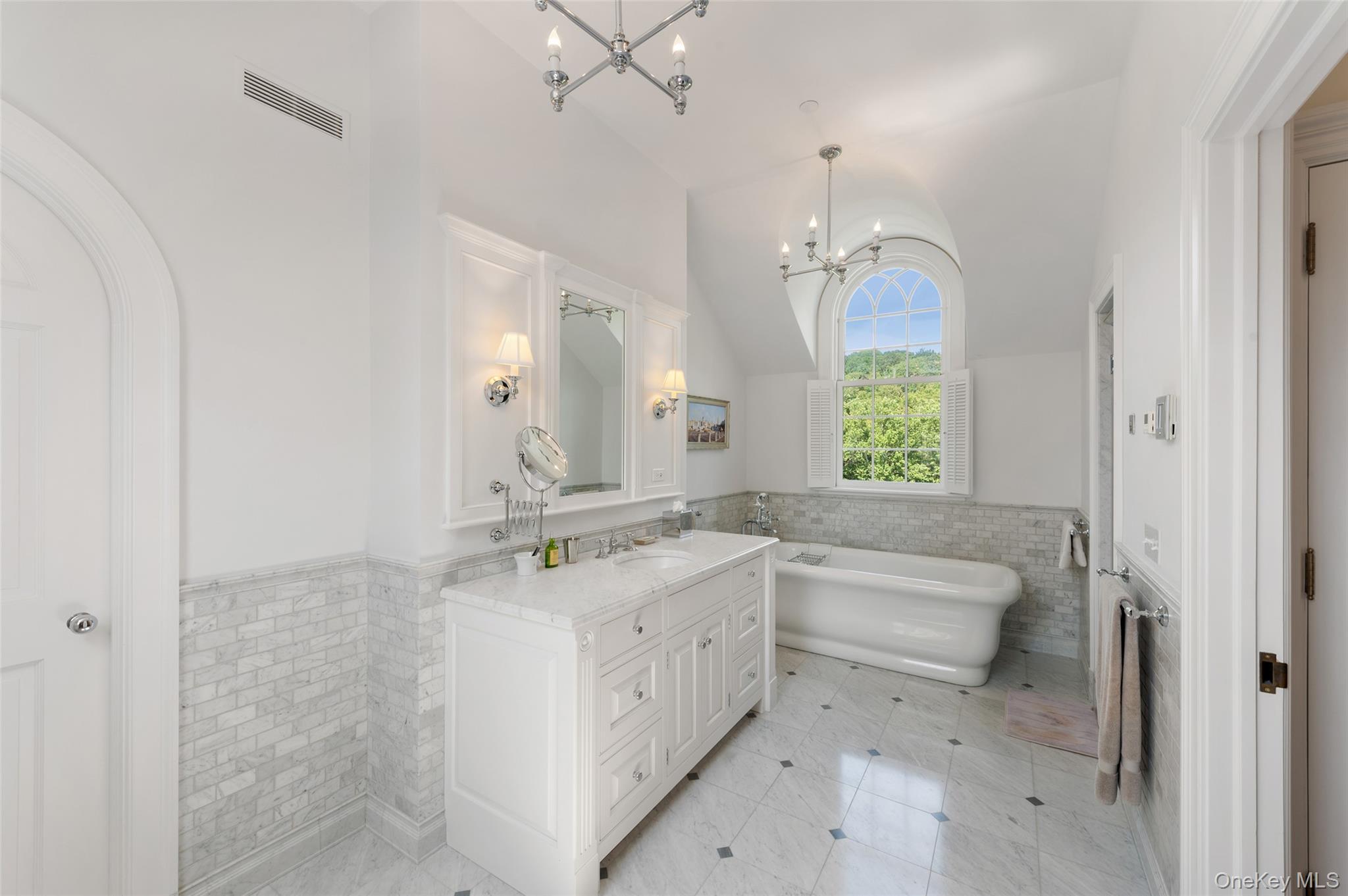 Single Family Cantitoe Street  Westchester County, NY 10507, MLS-1037849-17