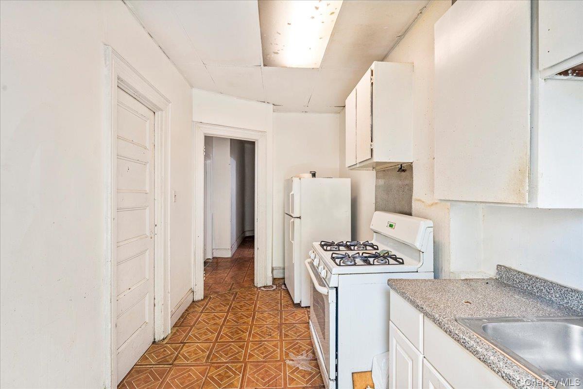 Single Family Eldert Lane  Brooklyn, NY 11208, MLS-1037862-10