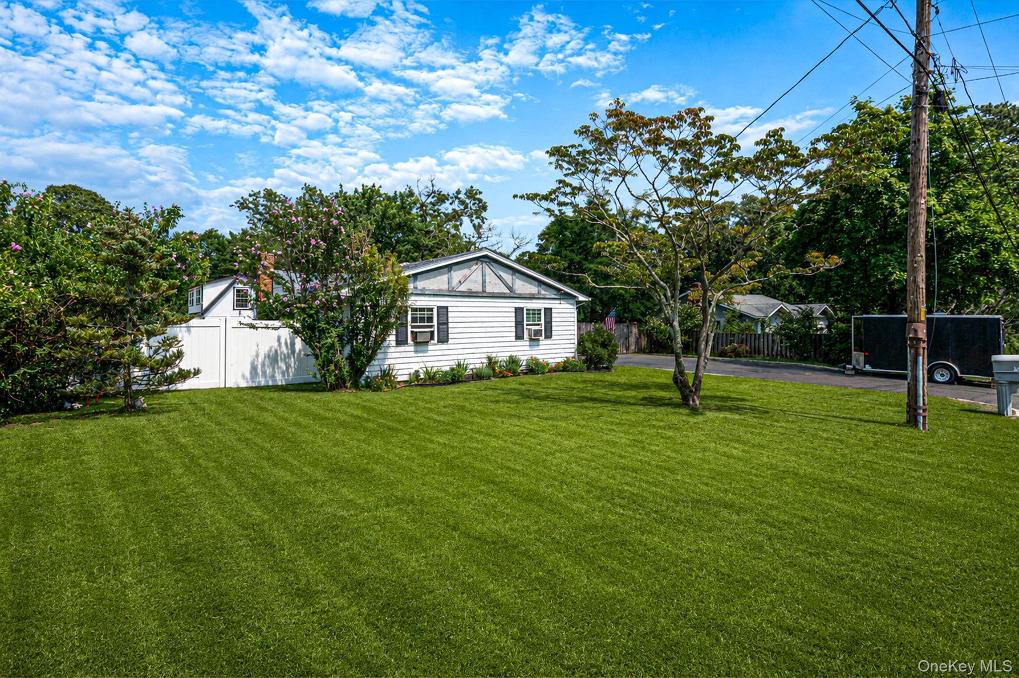 Single Family Elm Avenue Suffolk County, NY 11901, MLS-1037873-3