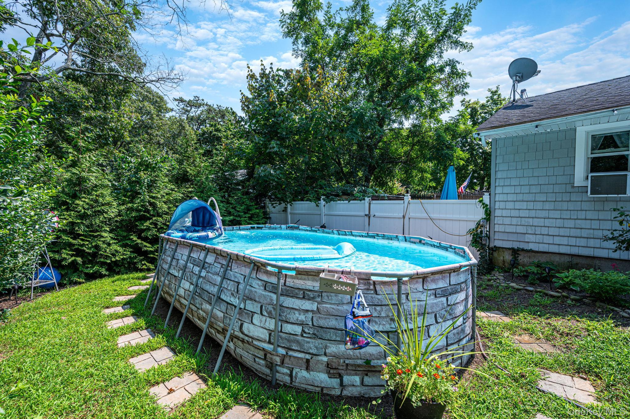 Single Family Elm Avenue Suffolk County, NY 11901, MLS-1037873-33