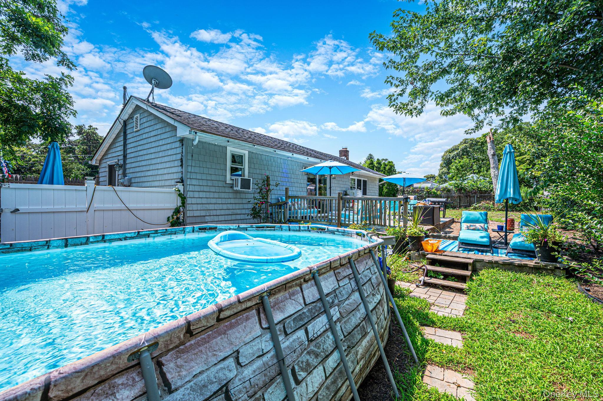 Single Family Elm Avenue Suffolk County, NY 11901, MLS-1037873-35