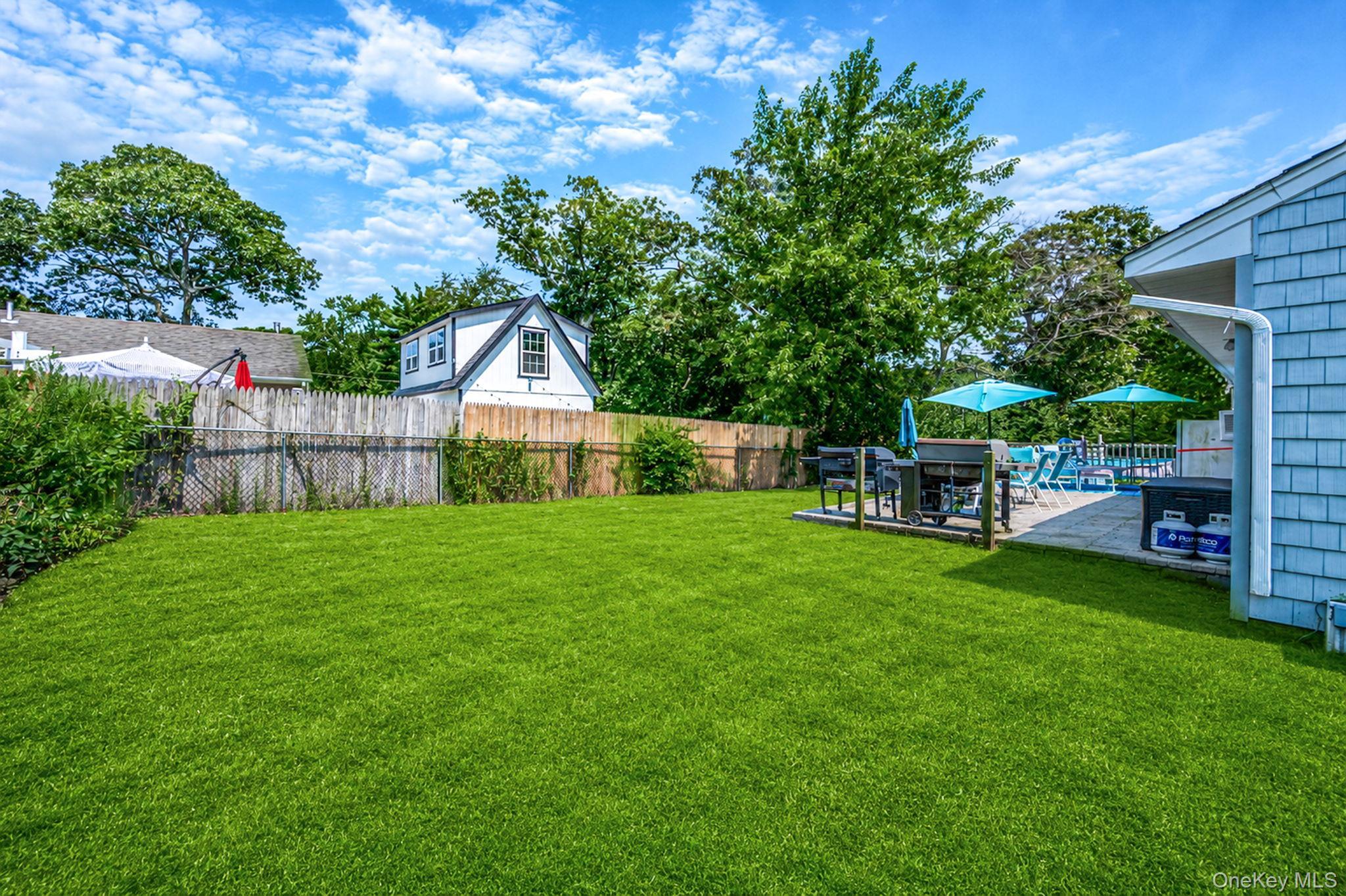 Single Family Elm Avenue Suffolk County, NY 11901, MLS-1037873-37