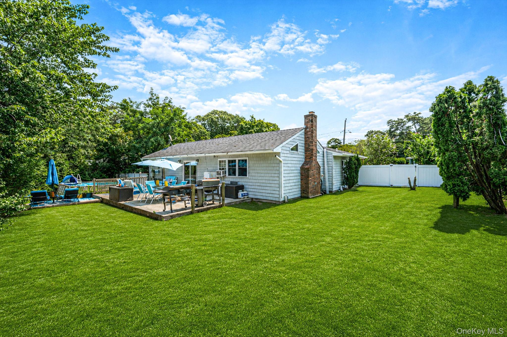 Single Family Elm Avenue  Suffolk County, NY 11901, MLS-1037873-38