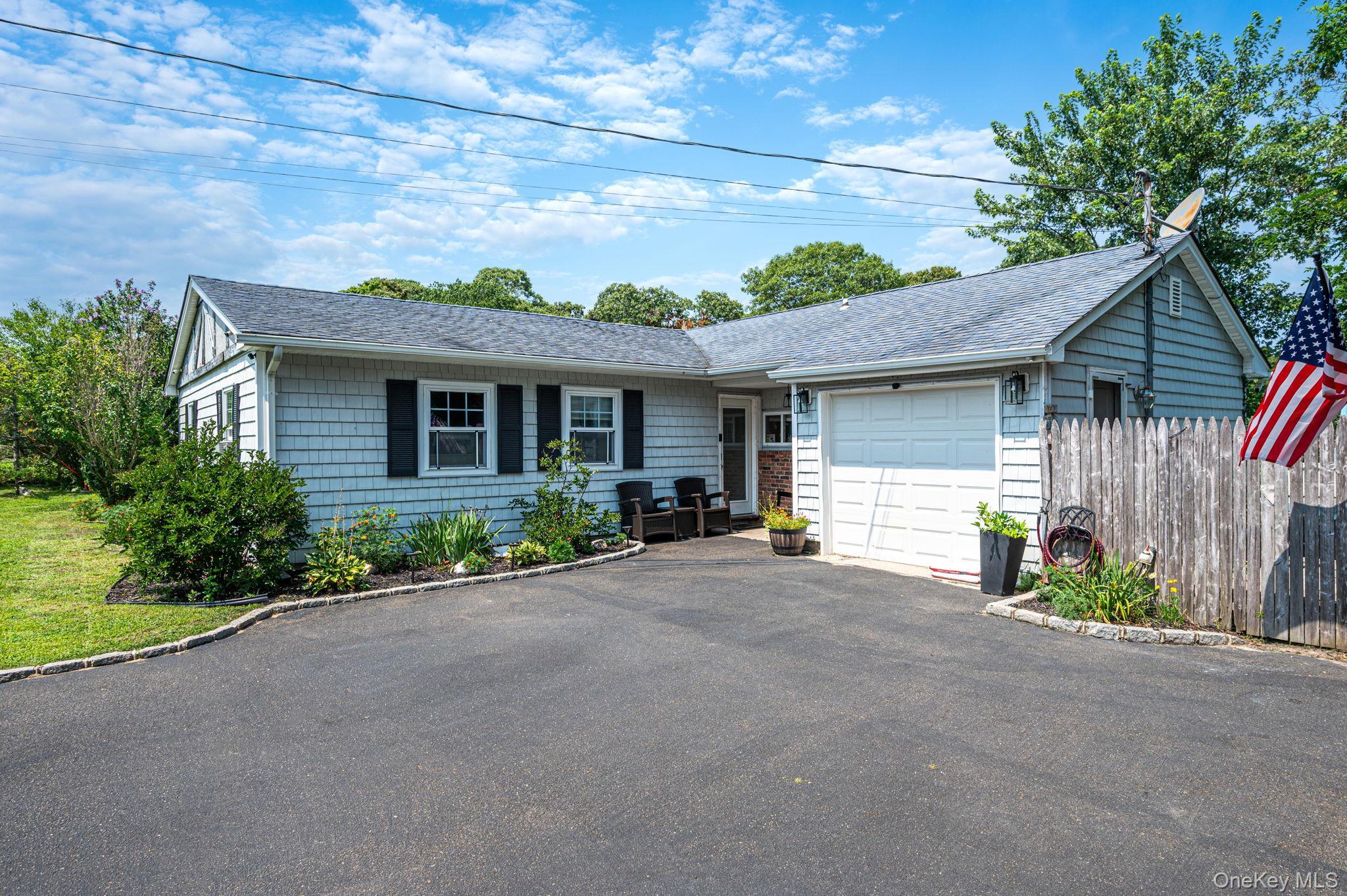 Single Family Elm Avenue Suffolk County, NY 11901, MLS-1037873-4