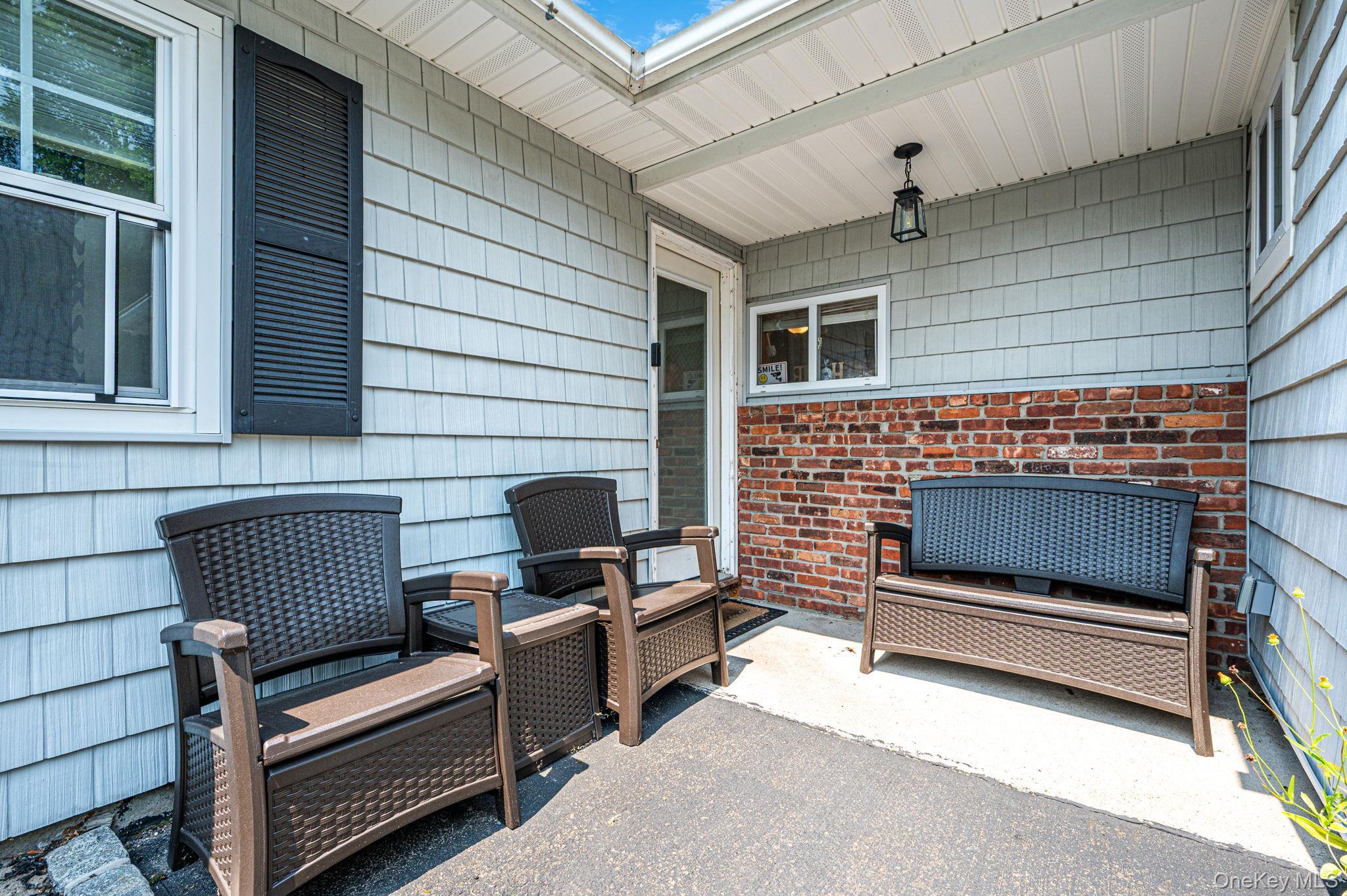Single Family Elm Avenue Suffolk County, NY 11901, MLS-1037873-5