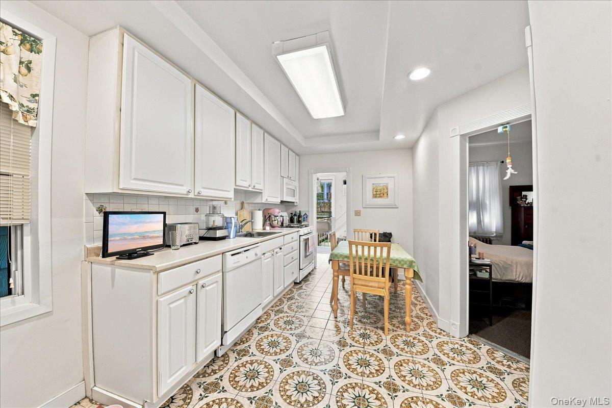 Single Family Parkview Avenue  Bronx, NY 10461, MLS-1037917-10