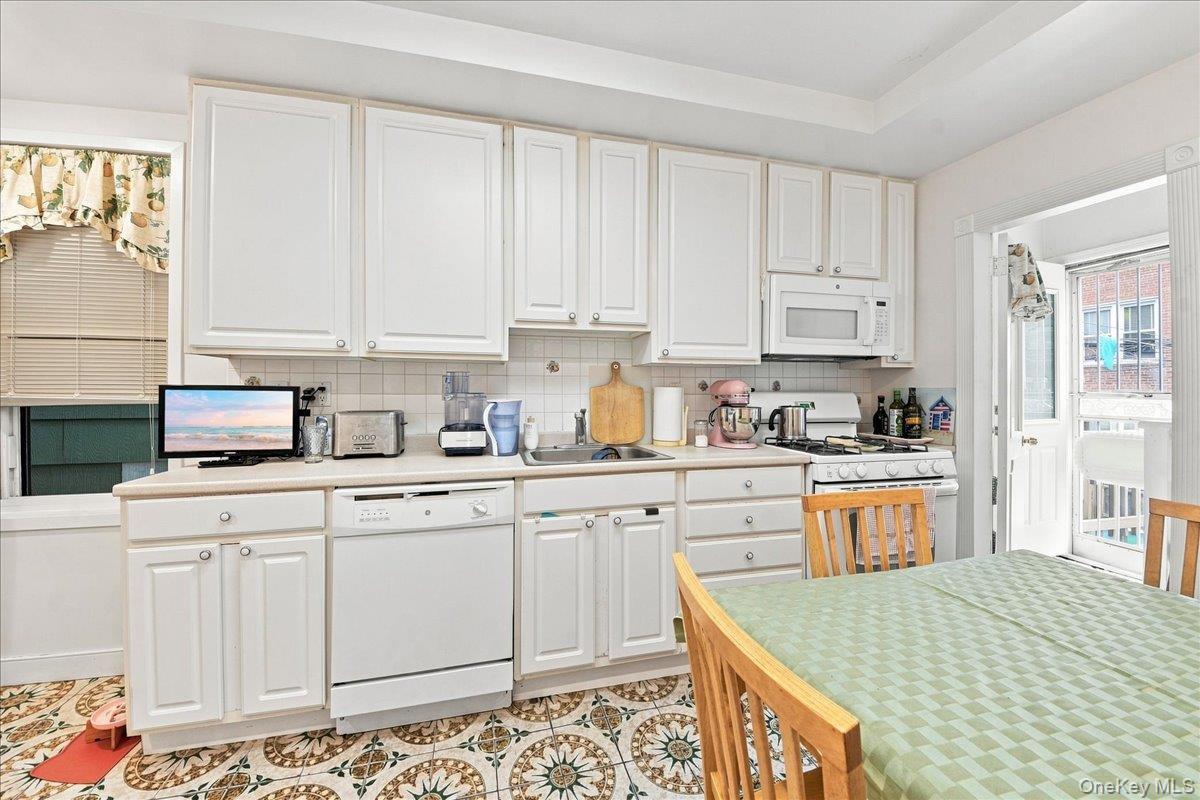 Single Family Parkview Avenue  Bronx, NY 10461, MLS-1037917-23