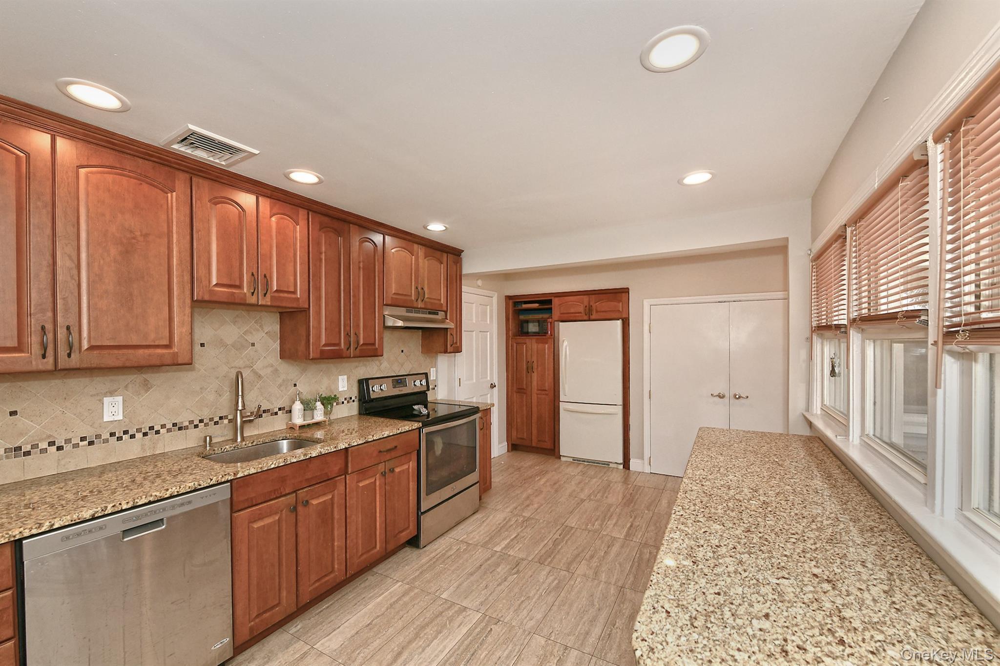 Single Family Periwinkle Road Nassau County, NY 11756, MLS-1037934-7