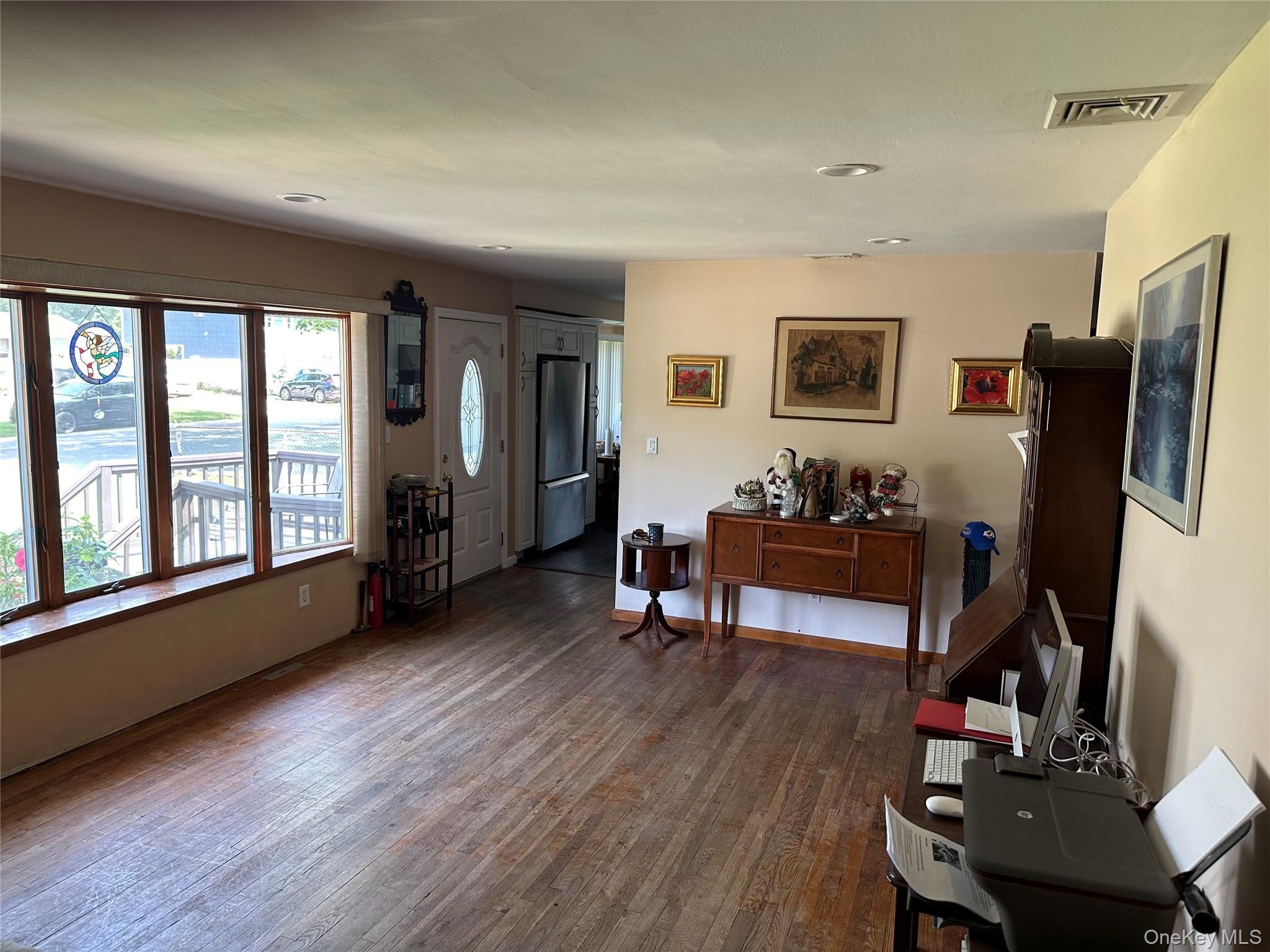 Single Family N Gardiner Drive Suffolk County, NY 11706, MLS-1037951-18