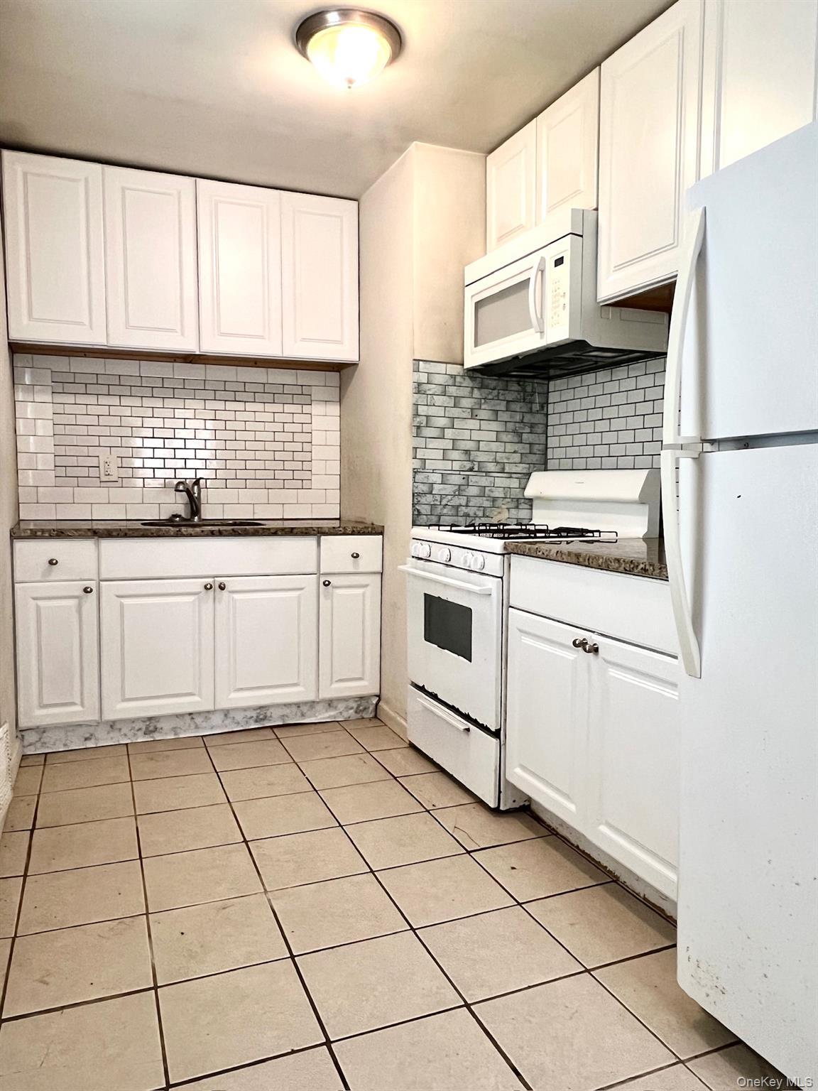 Single Family N Thompson Drive  Suffolk County, NY 11706, MLS-1037958-3