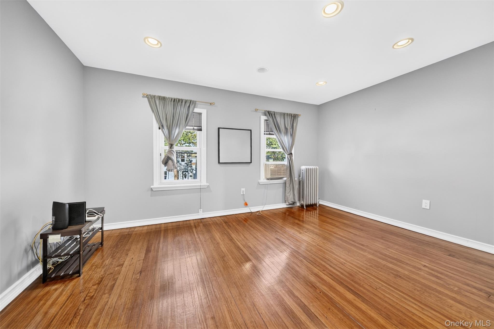 Single Family 204th Street Queens, NY 11423, MLS-1037989-4
