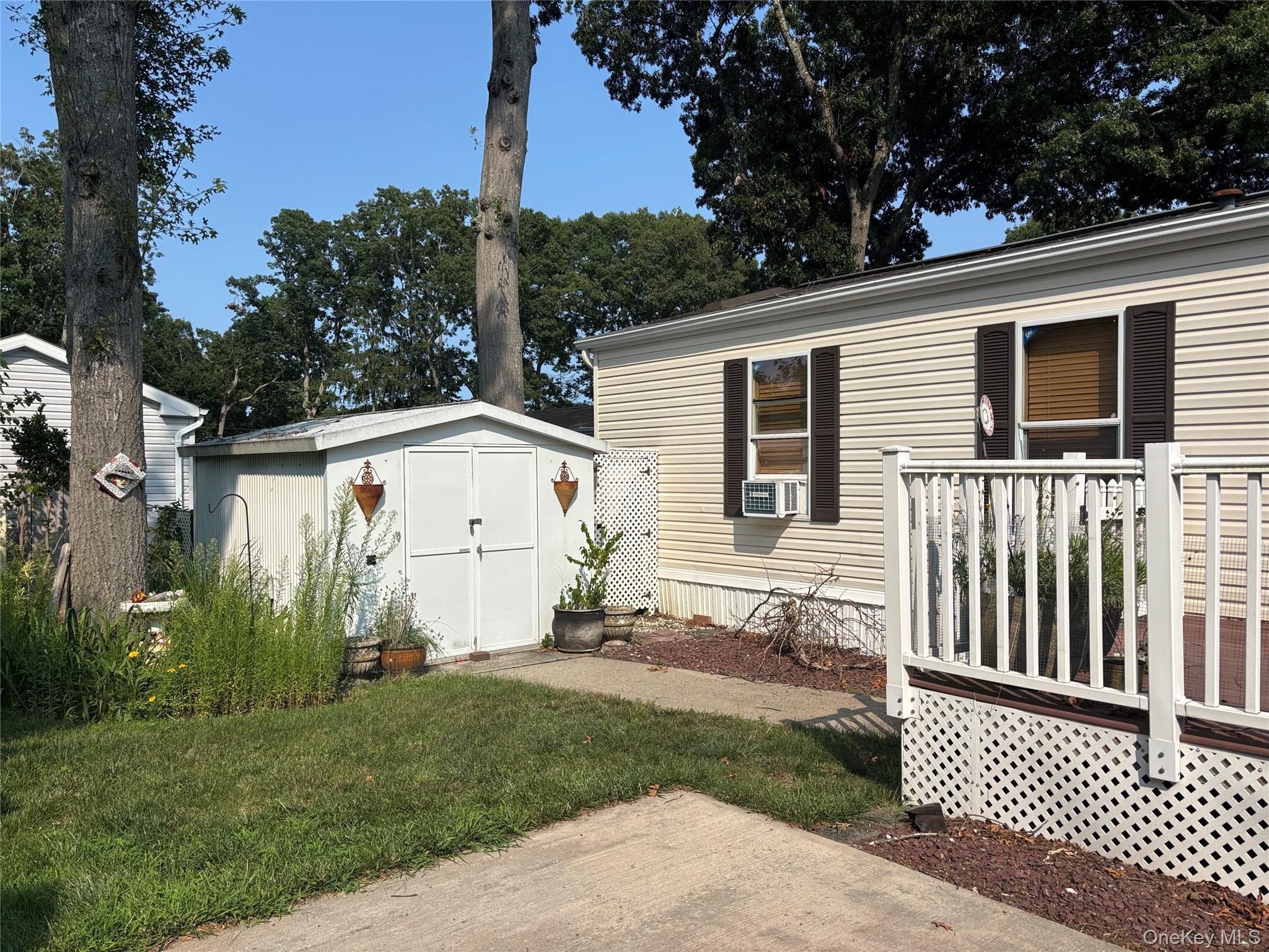 Single Family Old Country Road Suffolk County, NY 11901, MLS-1038025-3
