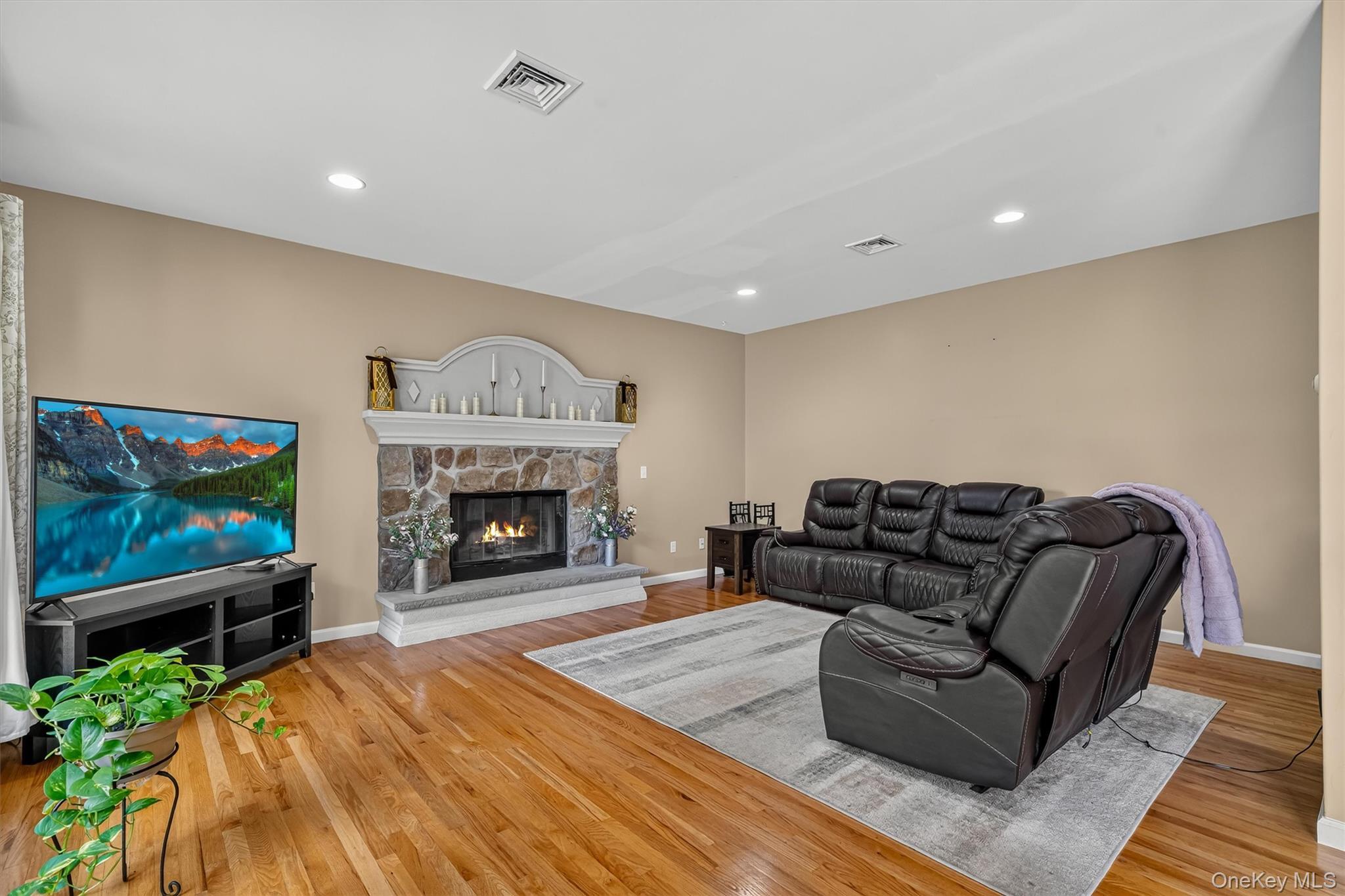 Single Family Winston Place Ulster County, NY 12542, MLS-1038030-16