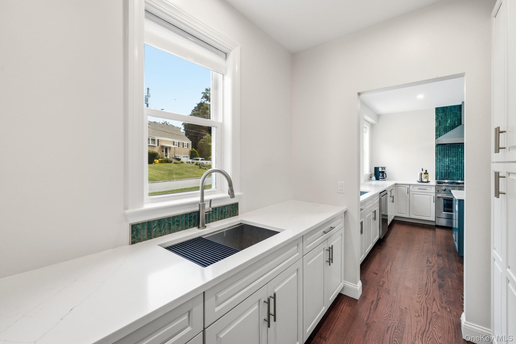 Single Family Bolton Place Westchester County, NY 10573, MLS-1038042-13