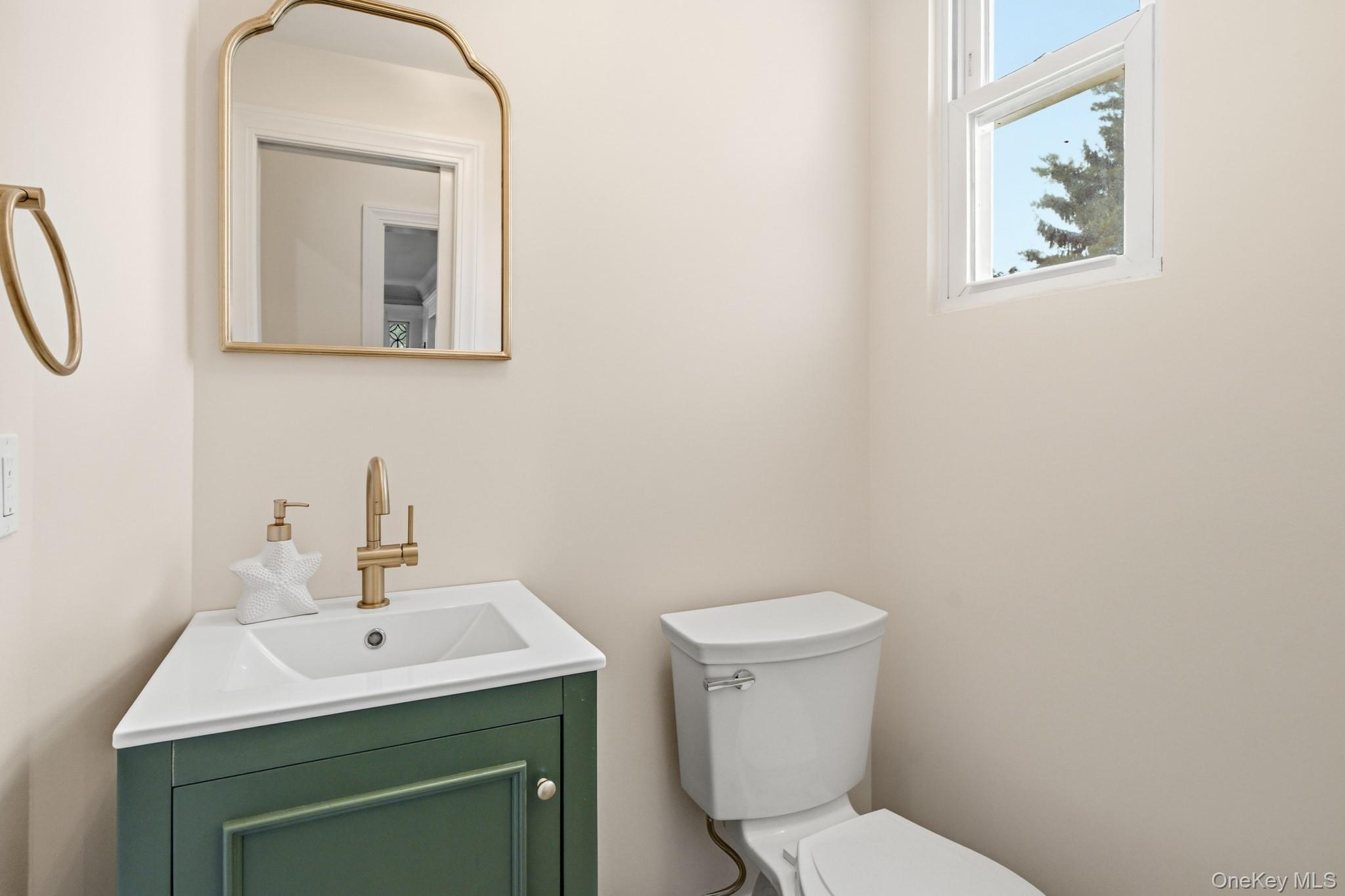 Single Family Bolton Place Westchester County, NY 10573, MLS-1038042-16