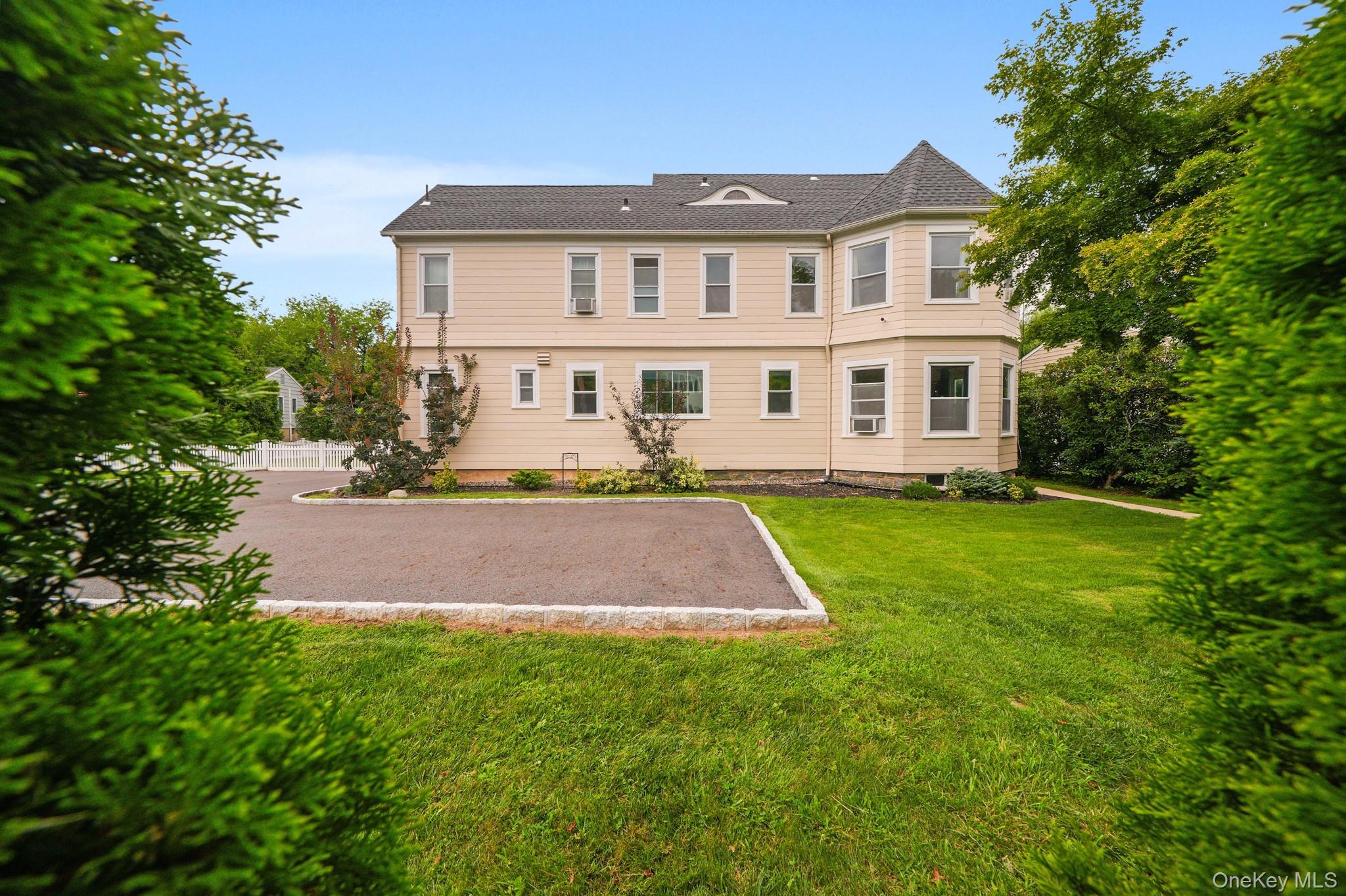 Single Family Bolton Place Westchester County, NY 10573, MLS-1038042-2
