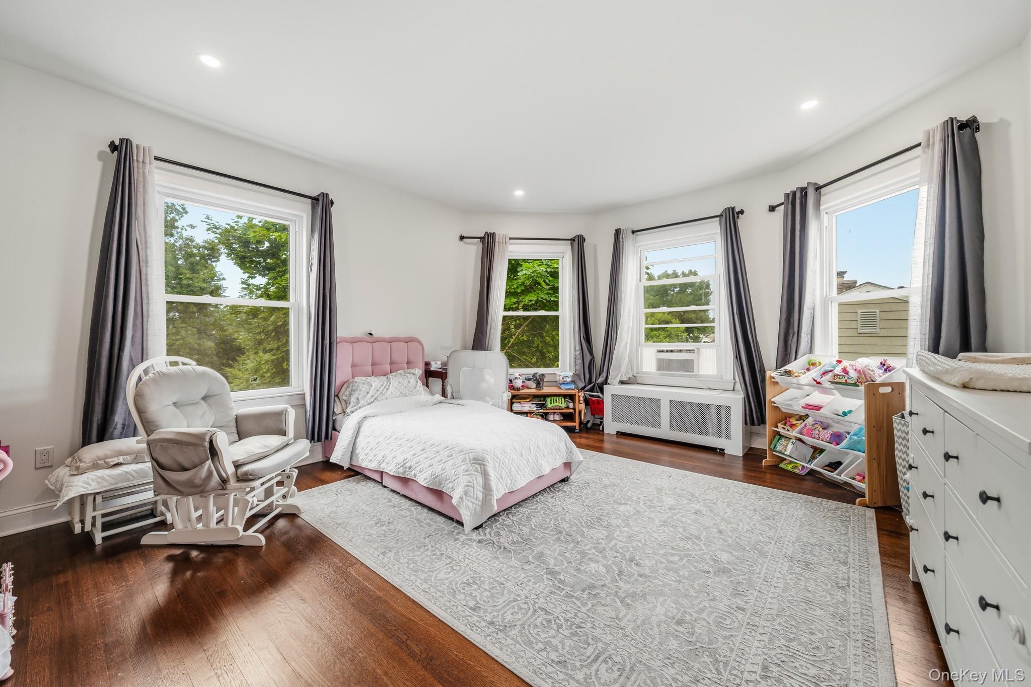 Single Family Bolton Place Westchester County, NY 10573, MLS-1038042-25