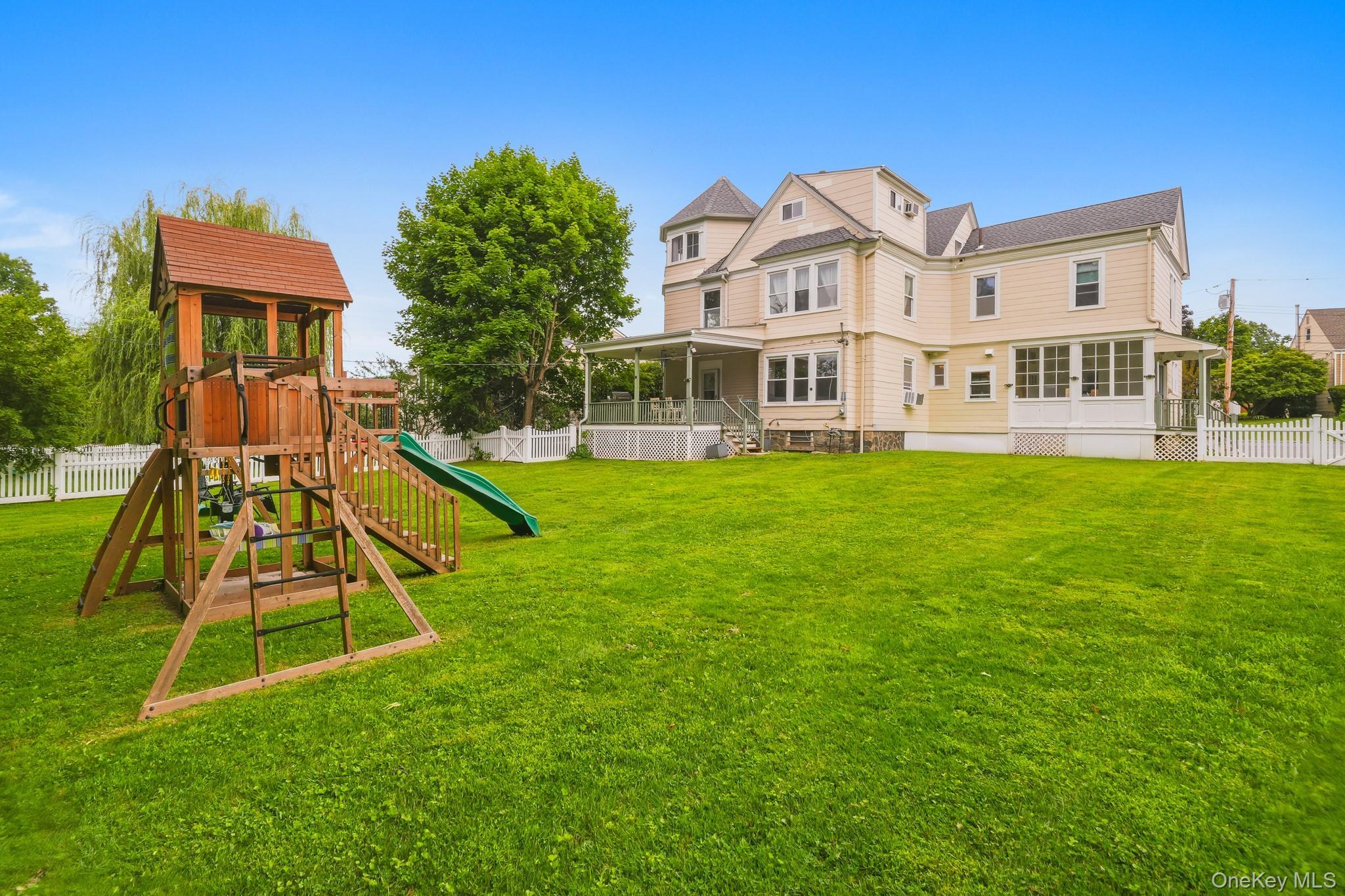Single Family Bolton Place Westchester County, NY 10573, MLS-1038042-31