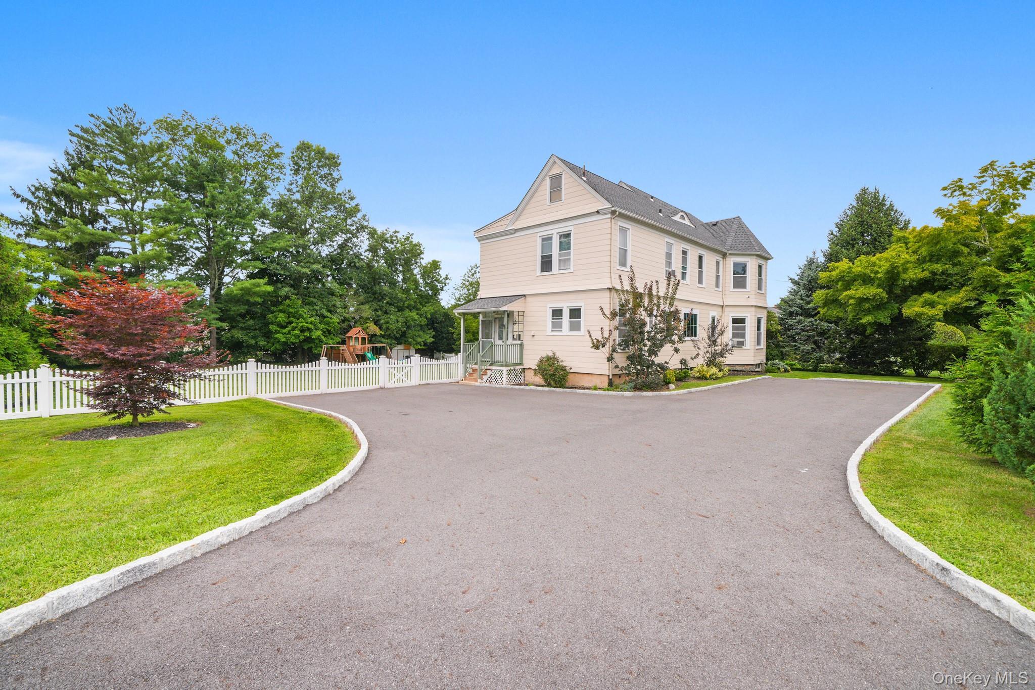 Single Family Bolton Place Westchester County, NY 10573, MLS-1038042-33