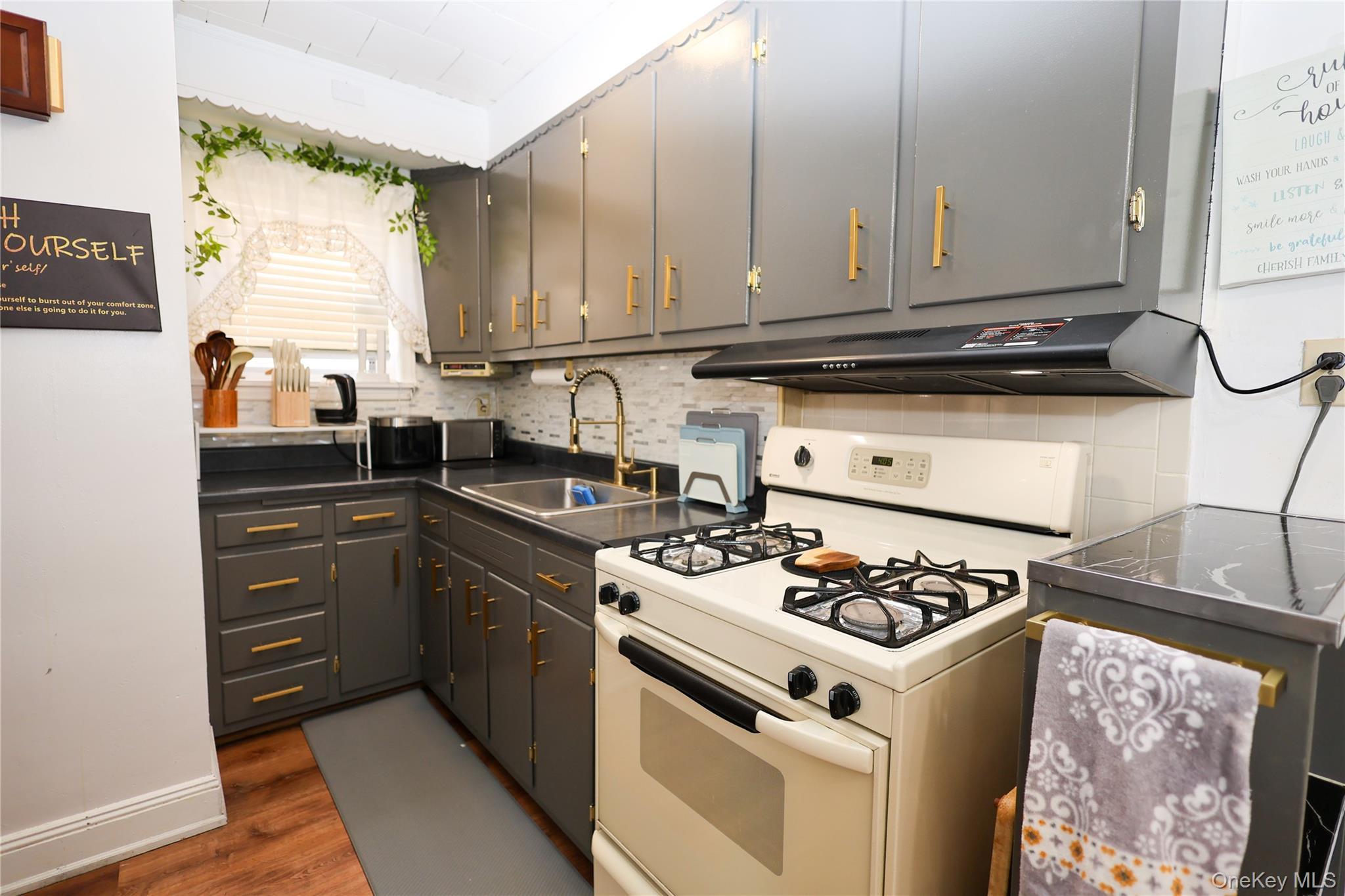 Single Family 229th Street Queens, NY 11413, MLS-1038048-7