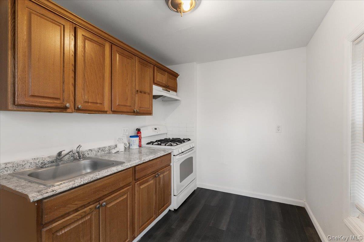Single Family Stewart Avenue Nassau County, NY 11550, MLS-1038065-14
