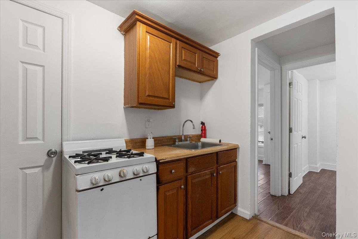 Single Family Stewart Avenue Nassau County, NY 11550, MLS-1038065-6