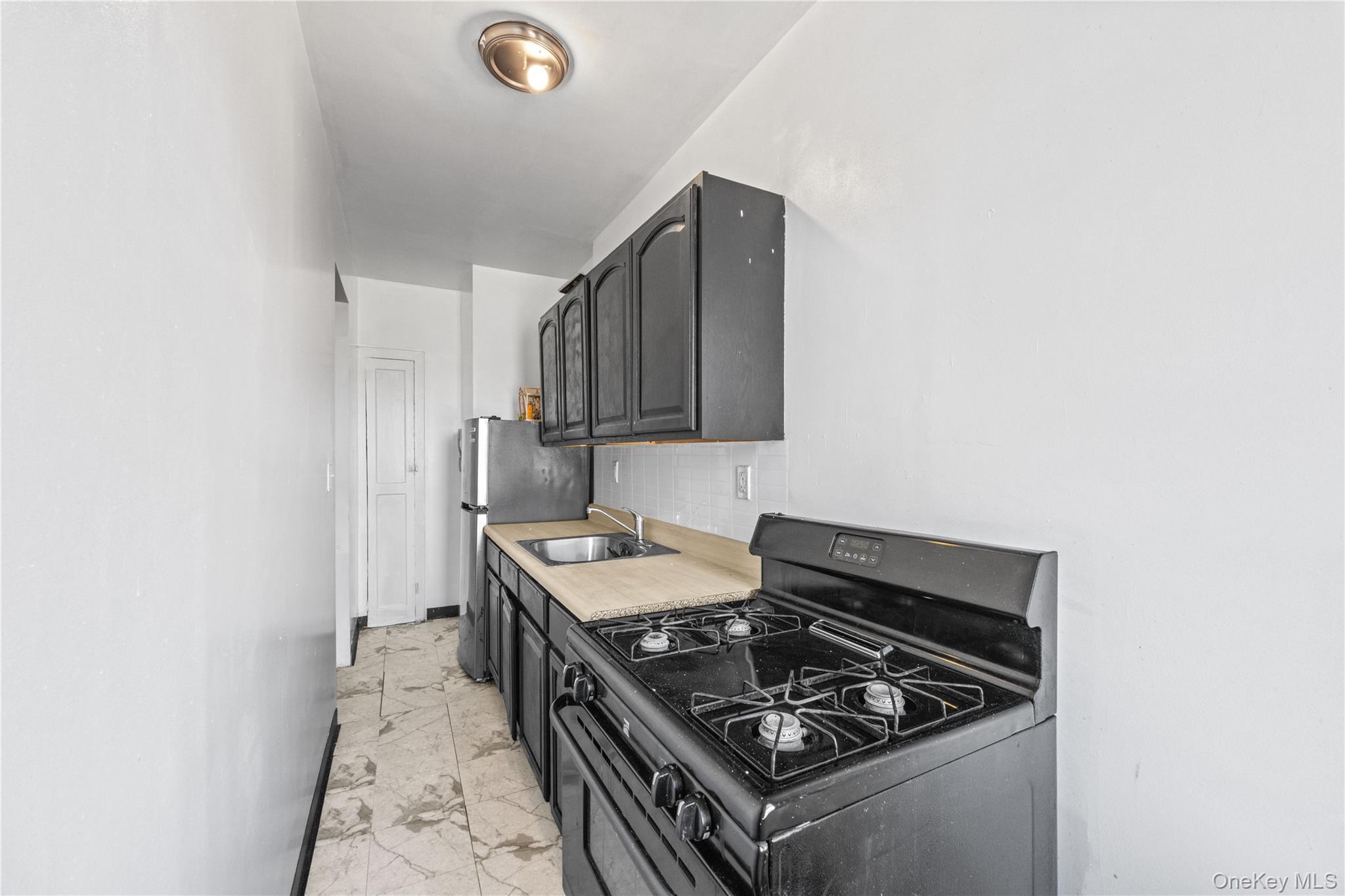 Coop Summit Avenue  Bronx, NY 10452, MLS-1038066-17