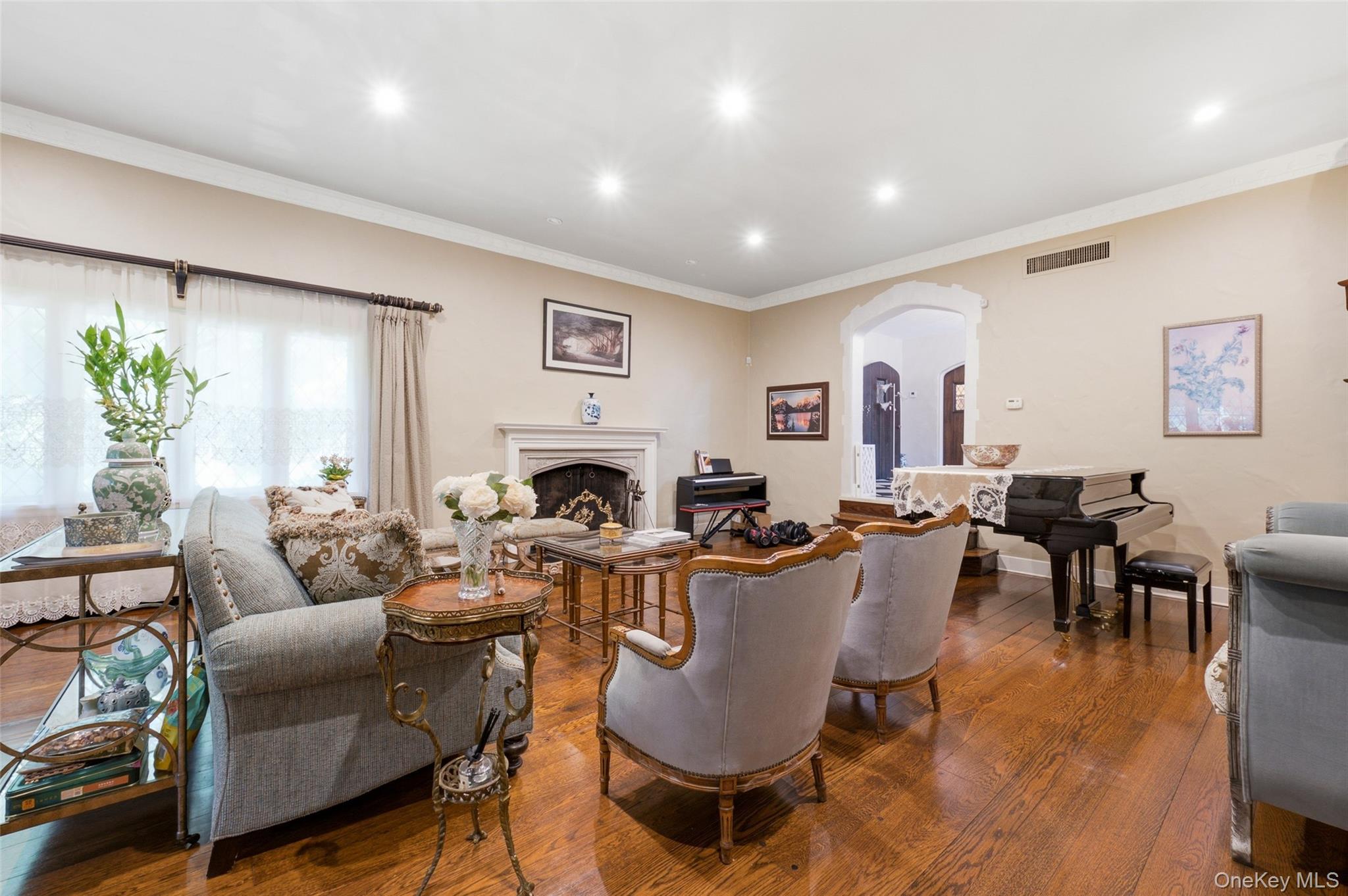 Single Family Wensley Drive Nassau County, NY 11020, MLS-1038087-18