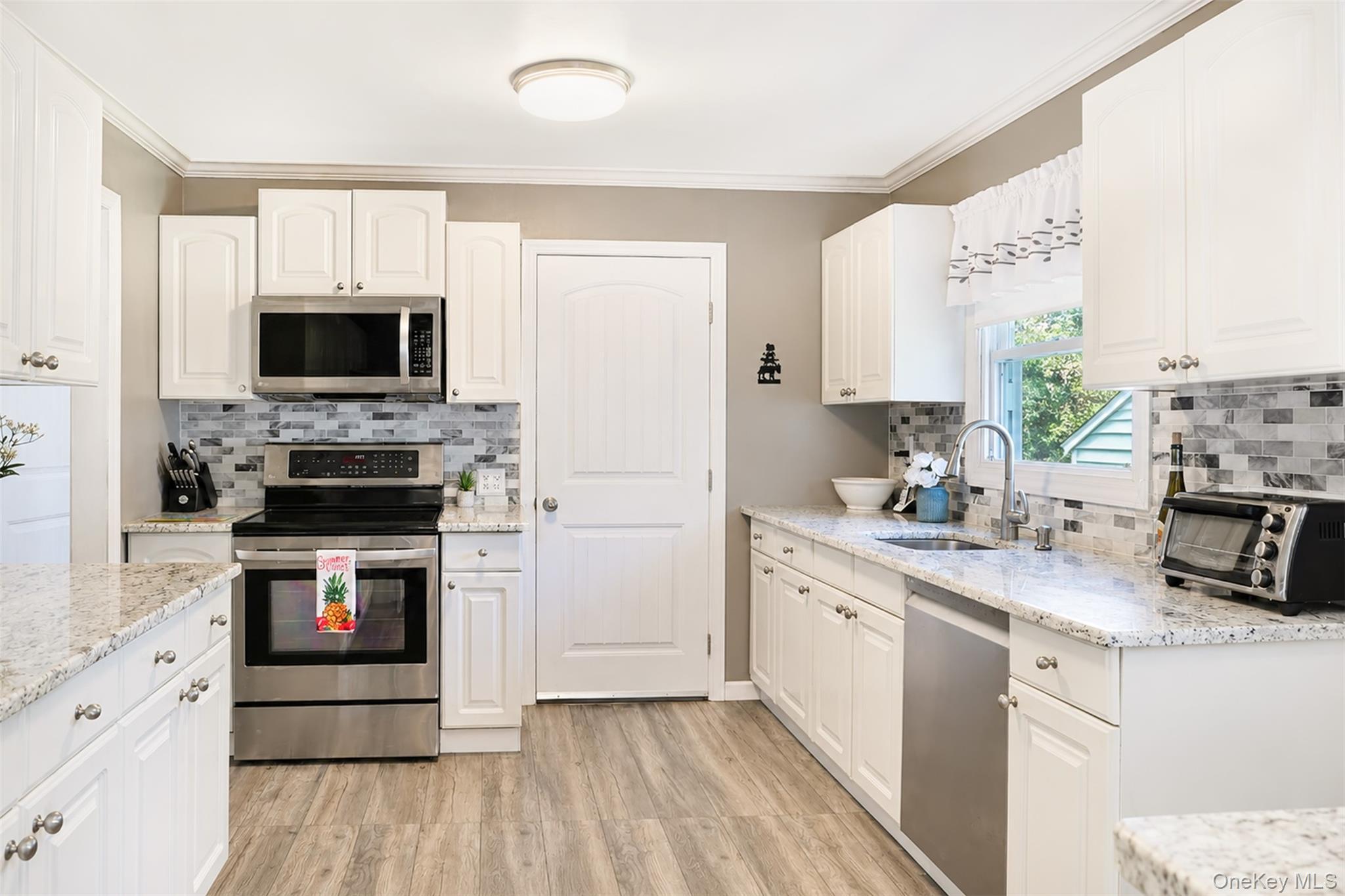 Single Family Regent Street Suffolk County, NY 11772, MLS-1038098-13