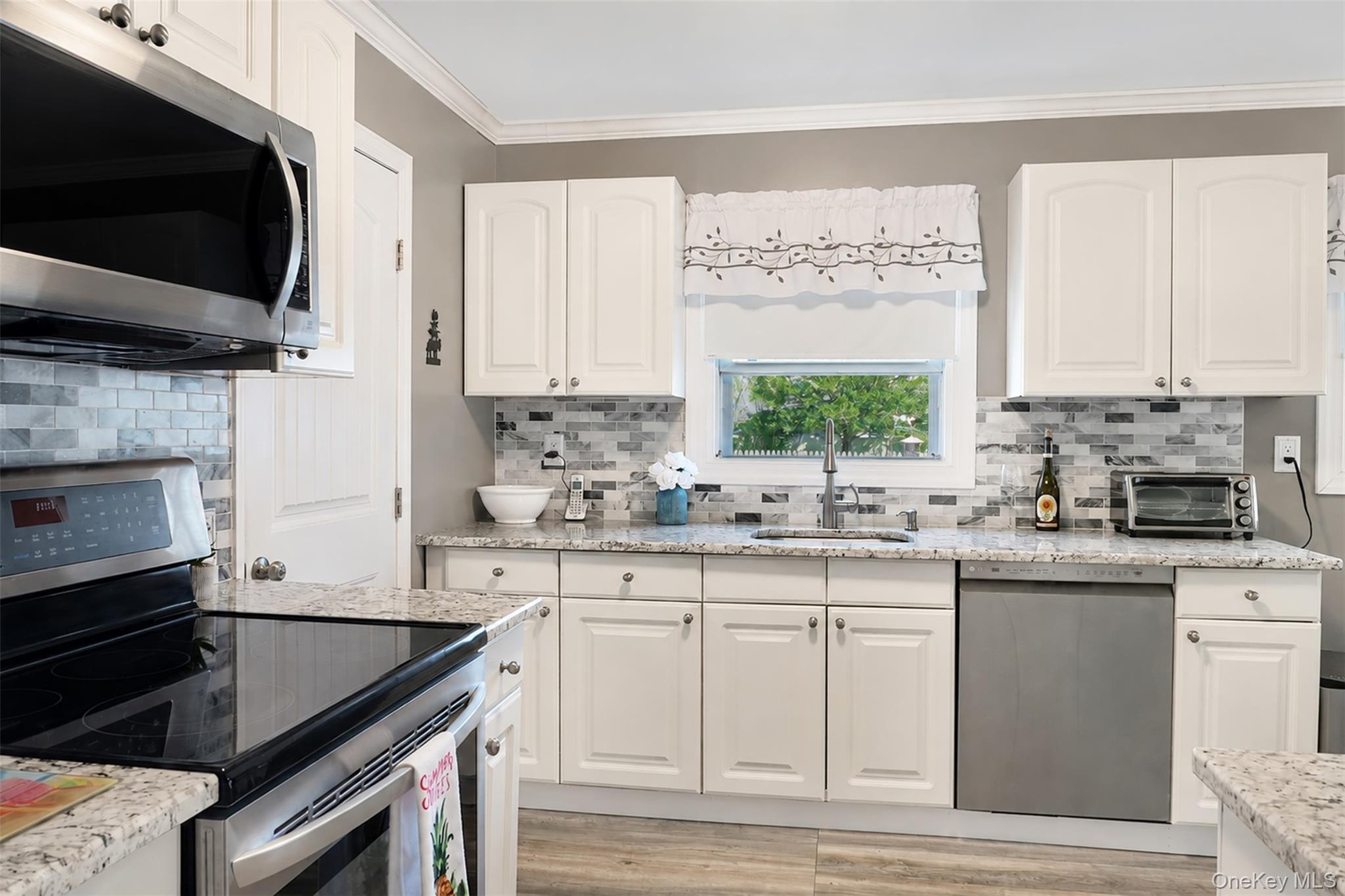 Single Family Regent Street Suffolk County, NY 11772, MLS-1038098-16