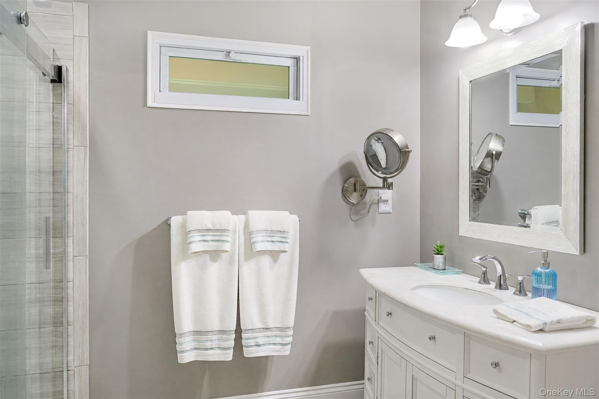 Single Family Regent Street Suffolk County, NY 11772, MLS-1038098-22