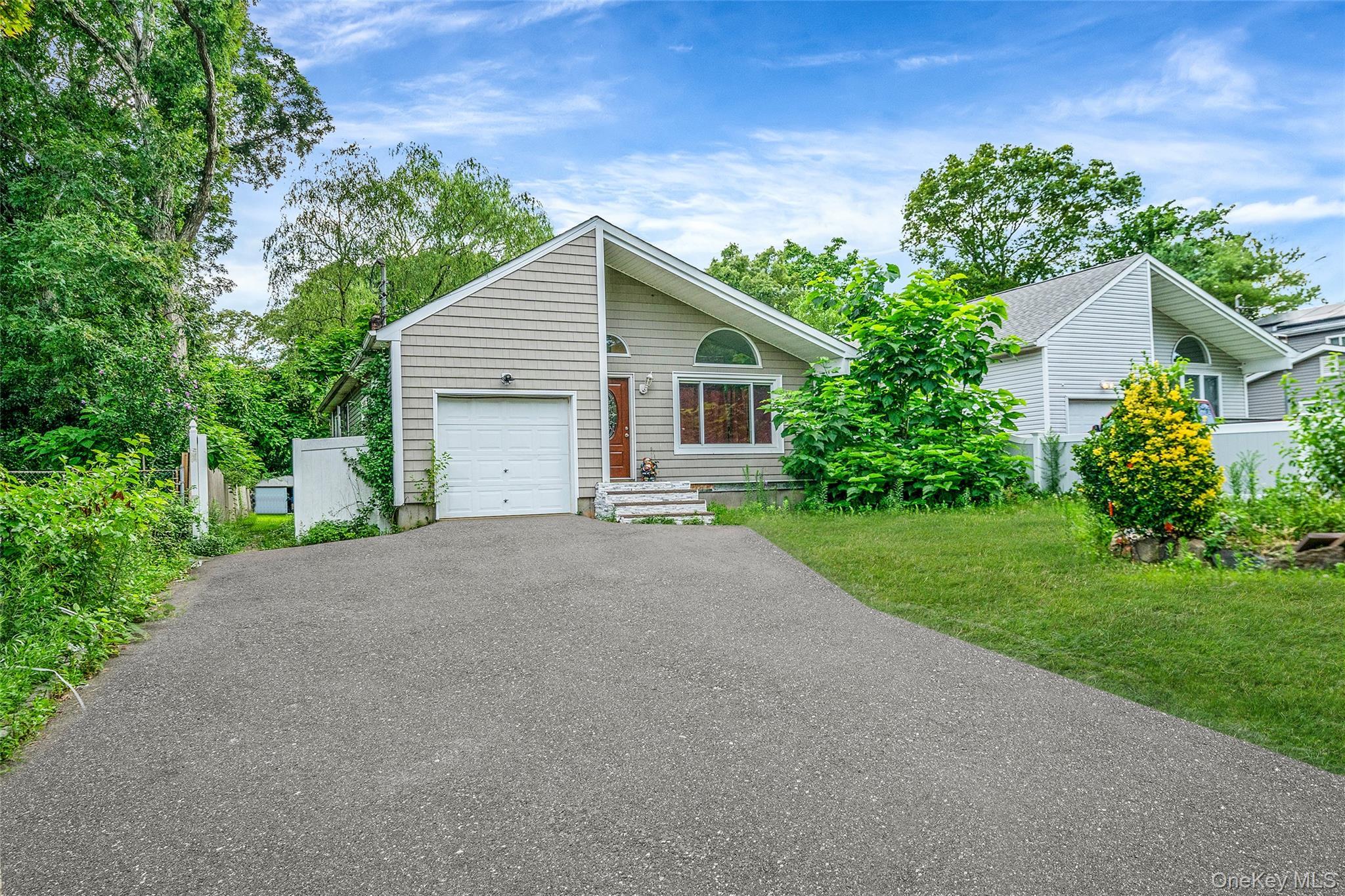 Single Family Glen Drive  Suffolk County, NY 11967, MLS-1038100-2