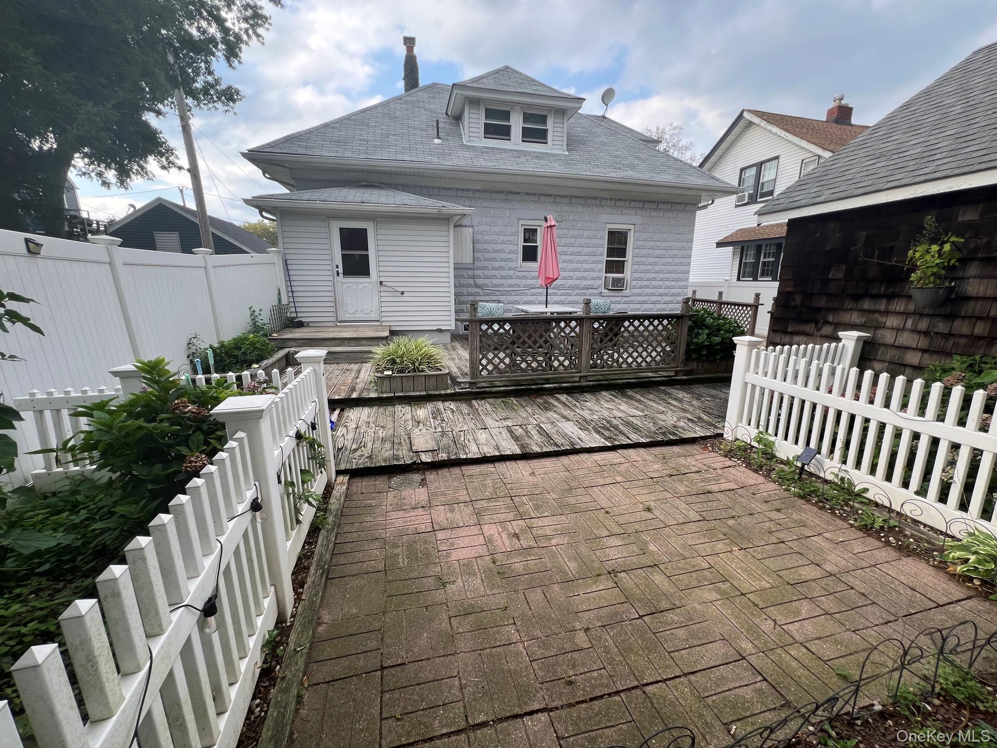 Single Family Bonaparte Place Nassau County, NY 11510, MLS-1038104-24