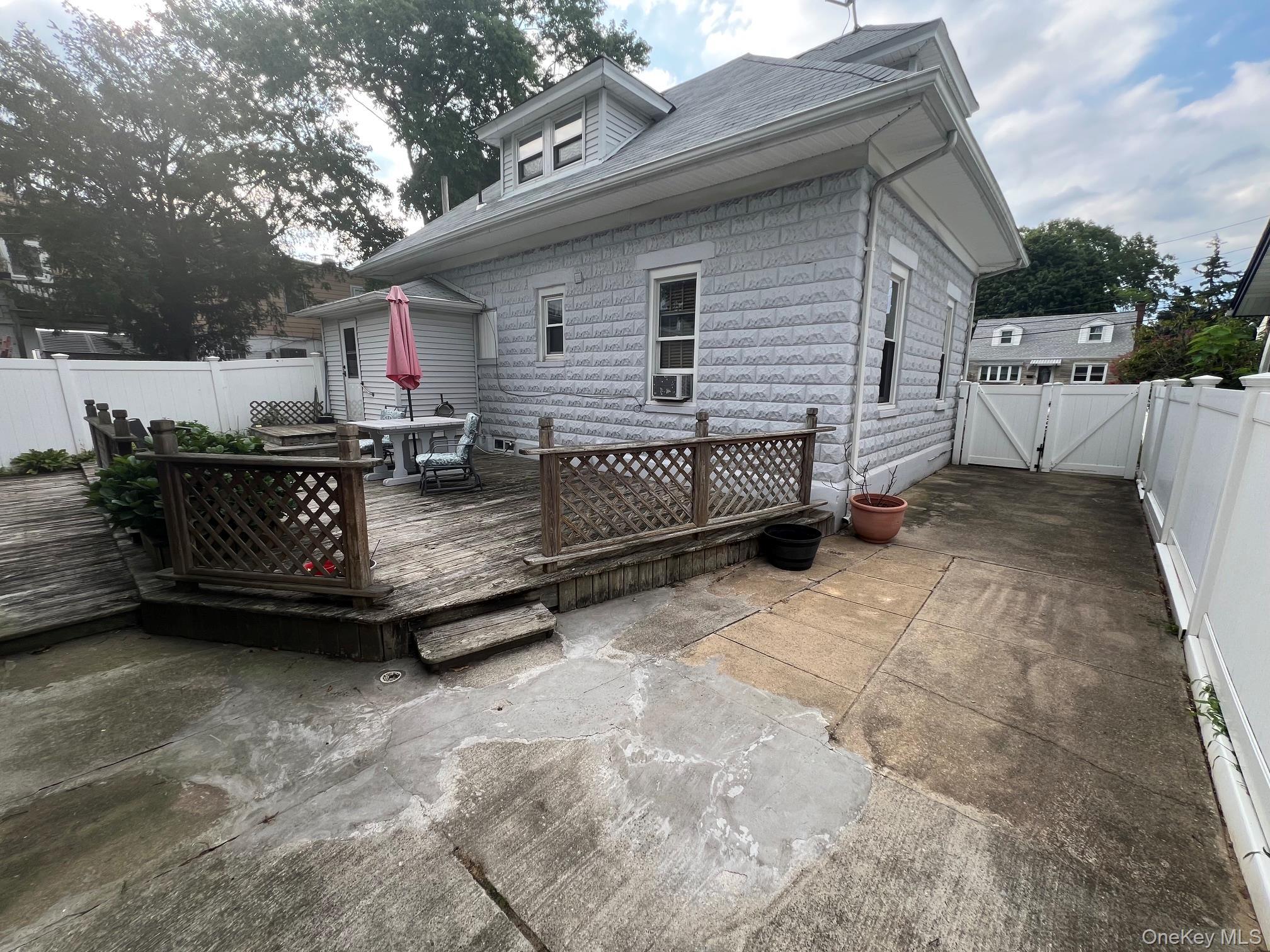 Single Family Bonaparte Place  Nassau County, NY 11510, MLS-1038104-26