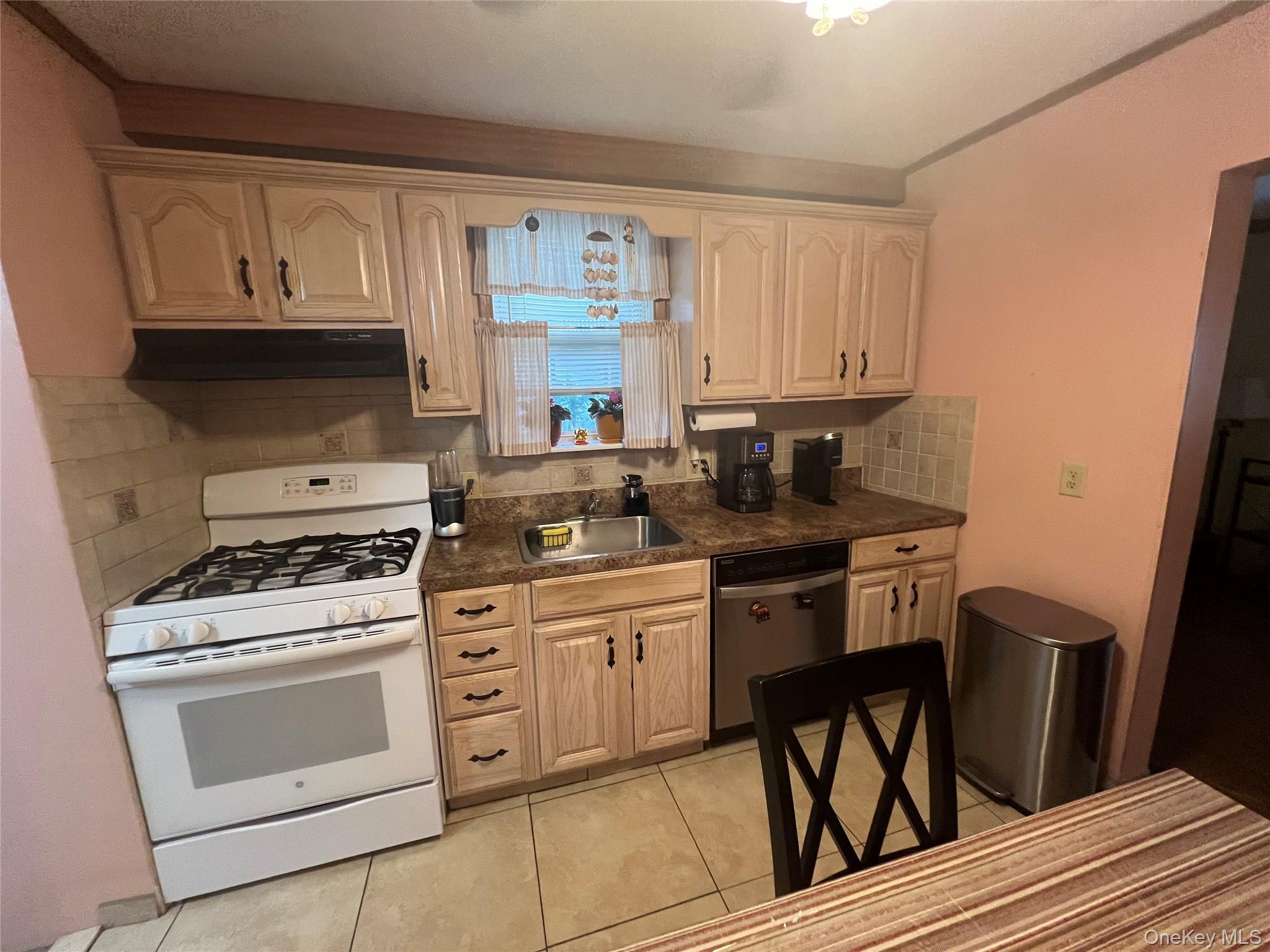 Single Family Bonaparte Place Nassau County, NY 11510, MLS-1038104-8