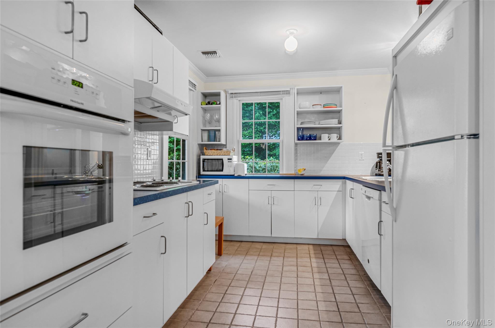 Single Family Cornwells Beach Road Nassau County, NY 11050, MLS-1038112-37