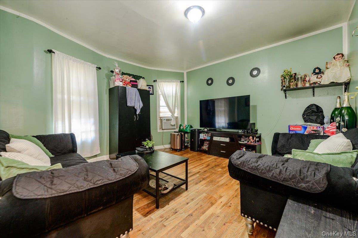 Single Family Van Nest Avenue Bronx, NY 10462, MLS-1038113-4