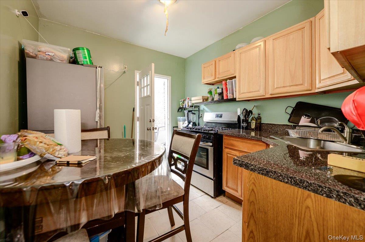 Single Family Van Nest Avenue Bronx, NY 10462, MLS-1038113-5