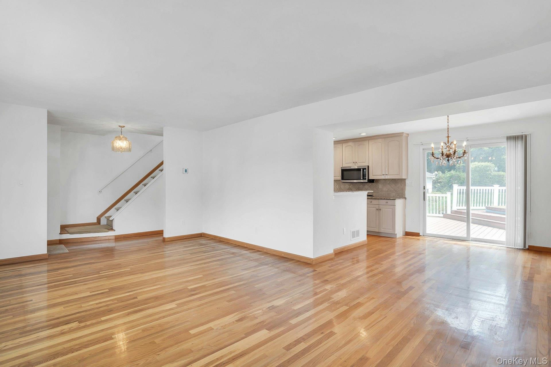 Single Family Tomkins Court Suffolk County, NY 11725, MLS-1038114-14