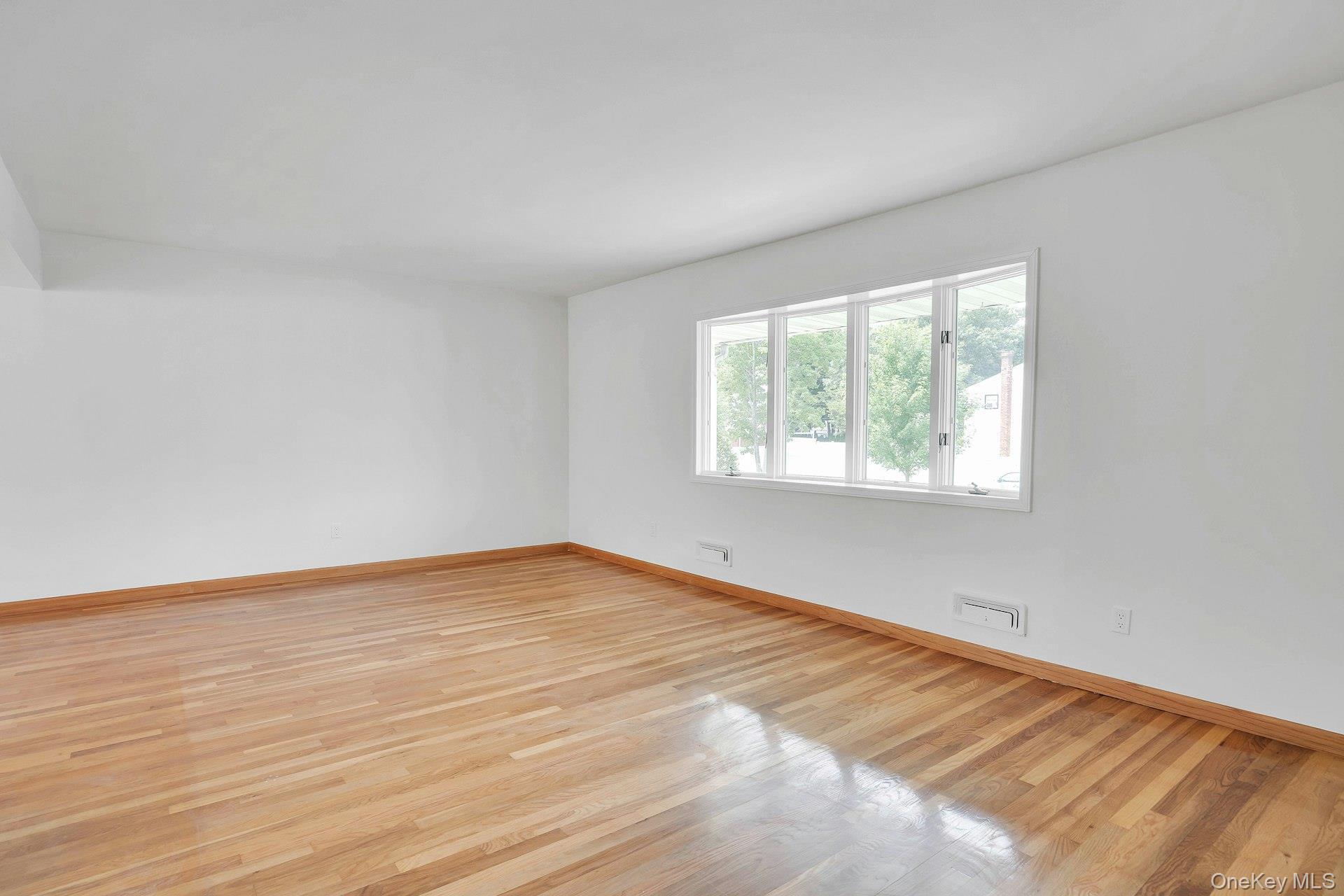 Single Family Tomkins Court Suffolk County, NY 11725, MLS-1038114-15