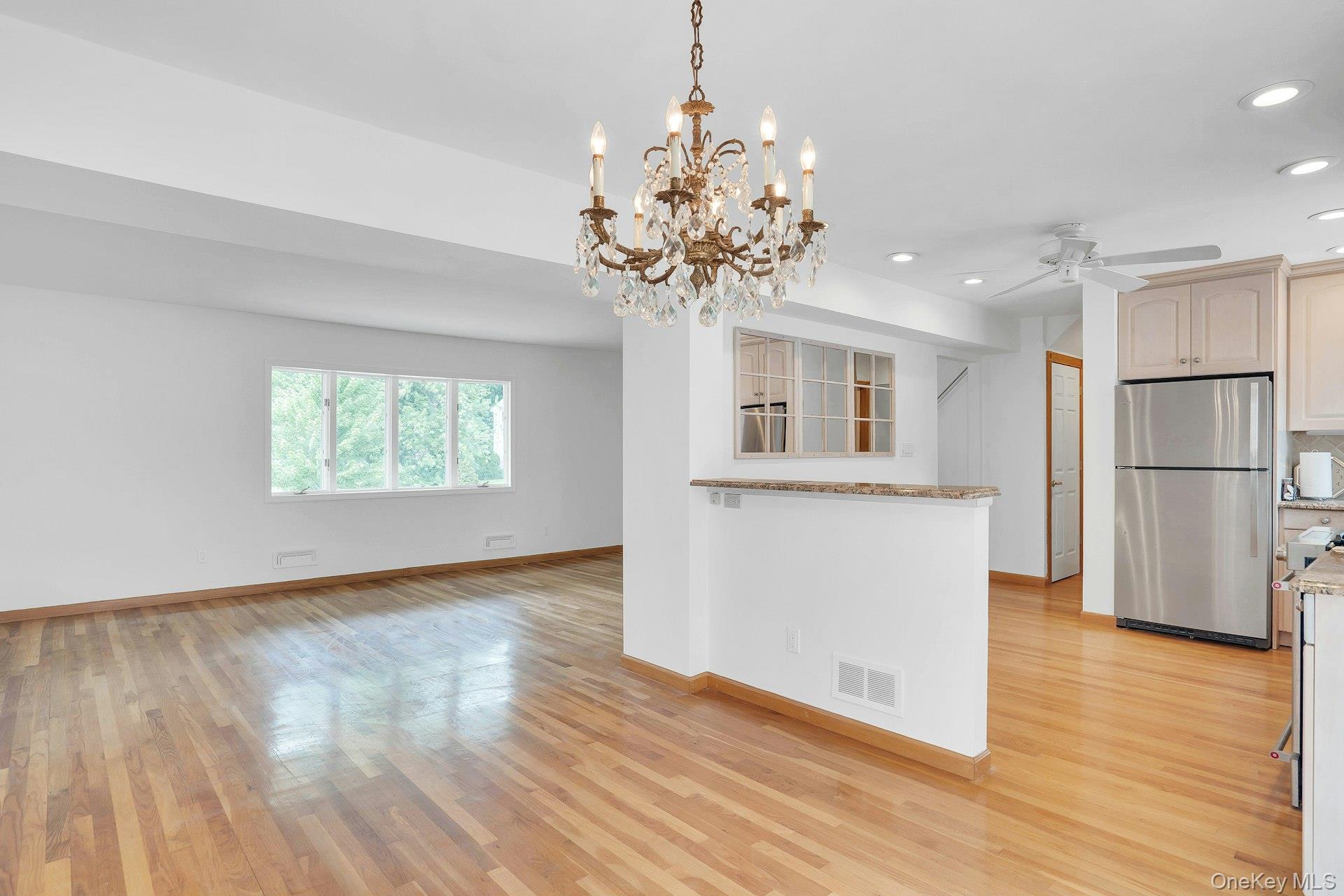 Single Family Tomkins Court Suffolk County, NY 11725, MLS-1038114-17