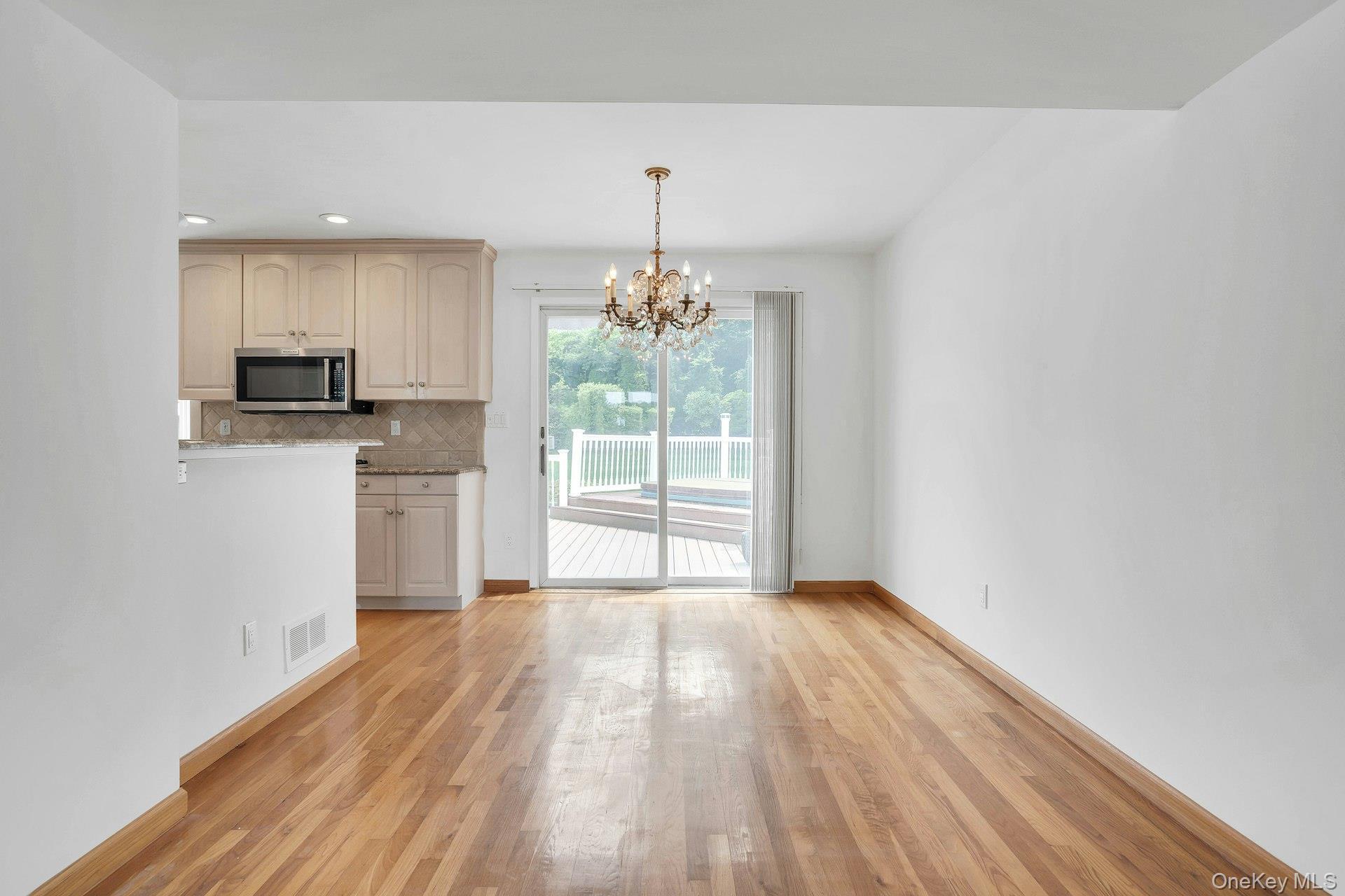 Single Family Tomkins Court Suffolk County, NY 11725, MLS-1038114-18