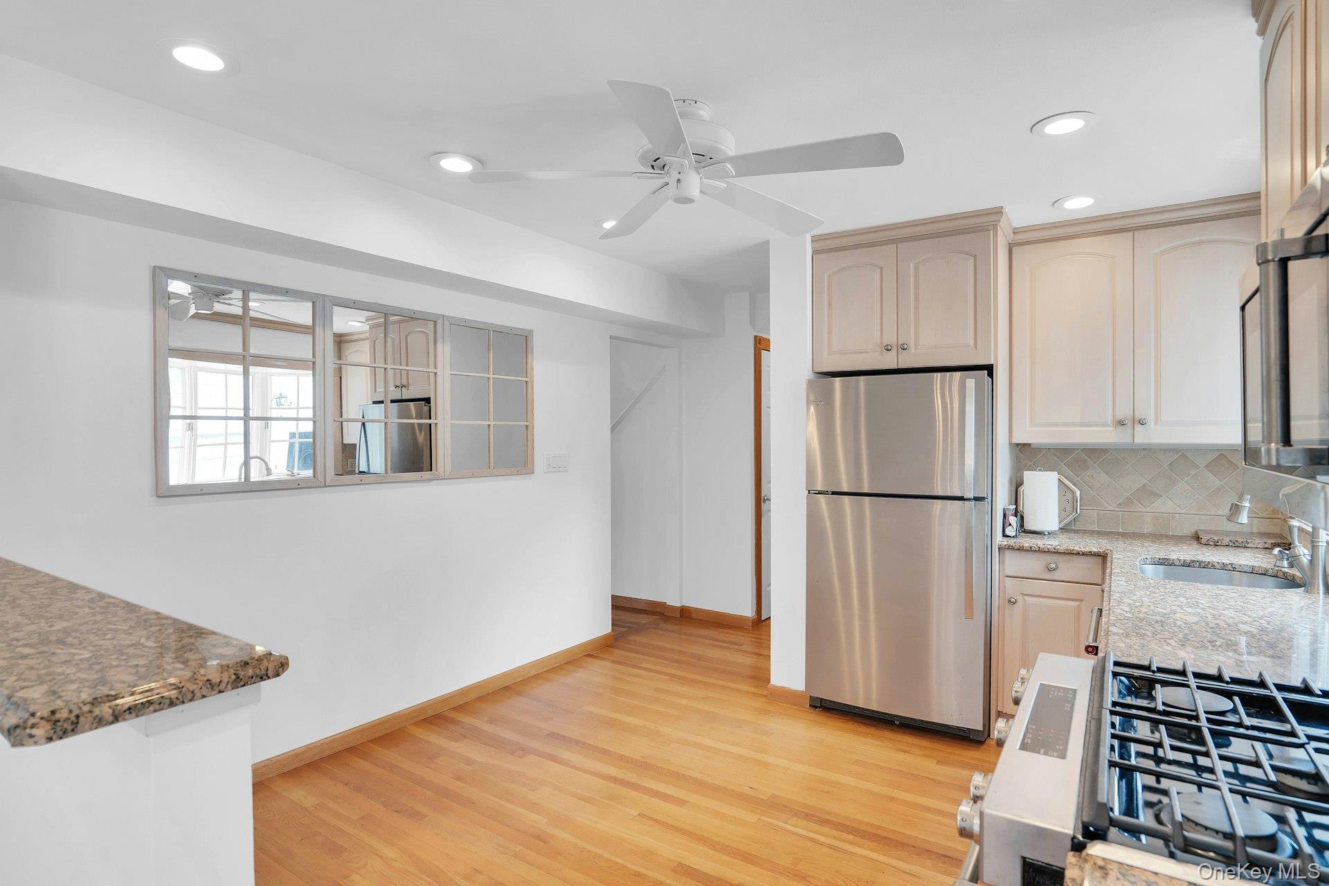 Single Family Tomkins Court Suffolk County, NY 11725, MLS-1038114-20