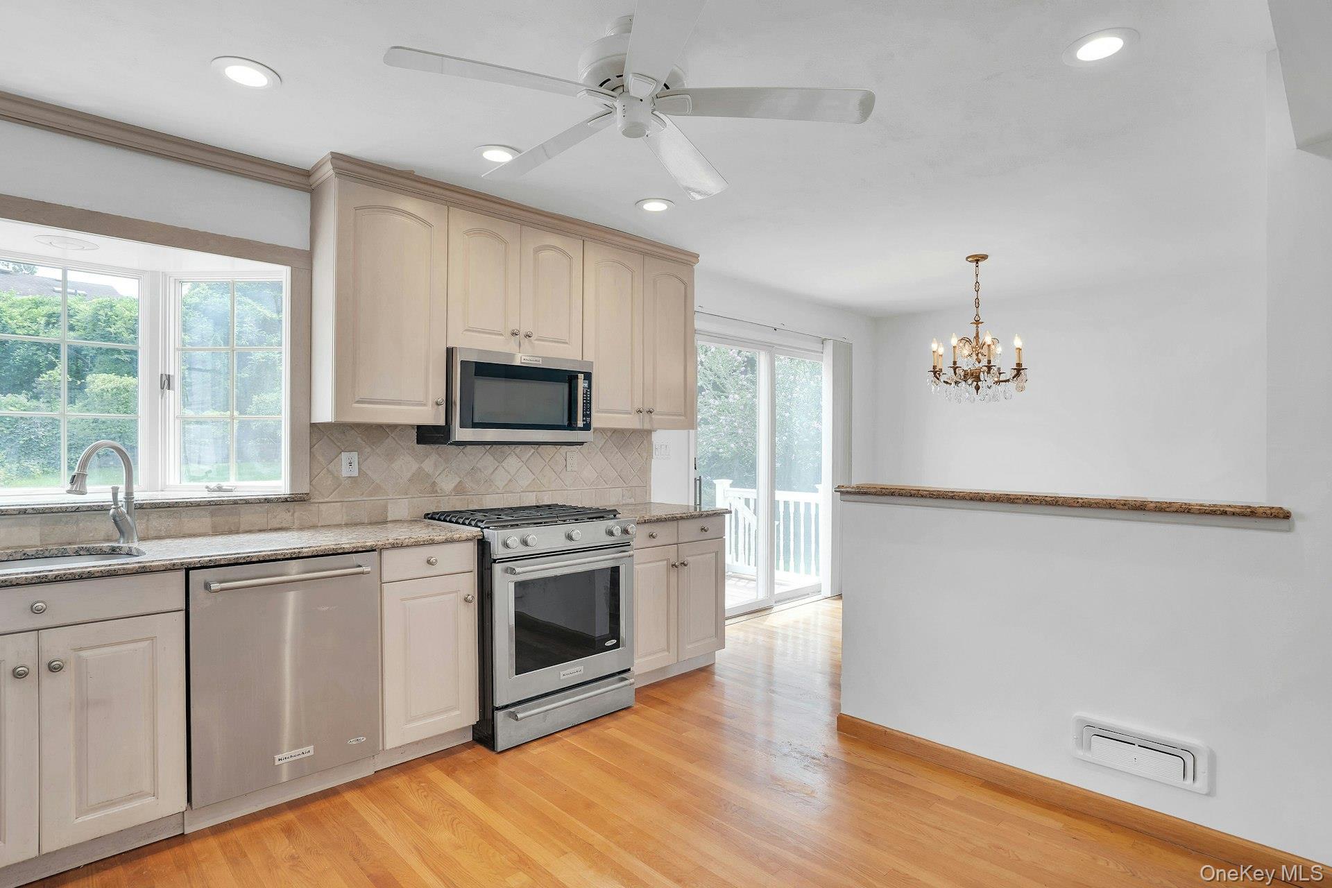 Single Family Tomkins Court Suffolk County, NY 11725, MLS-1038114-21