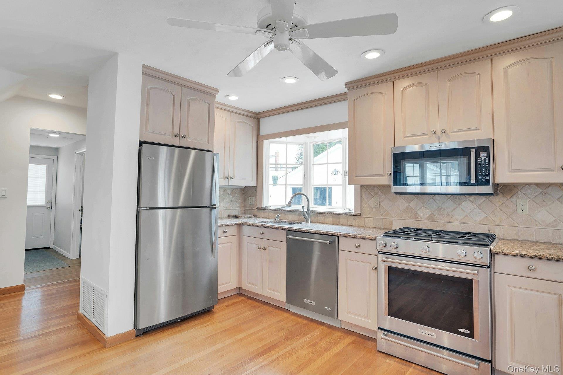 Single Family Tomkins Court Suffolk County, NY 11725, MLS-1038114-22