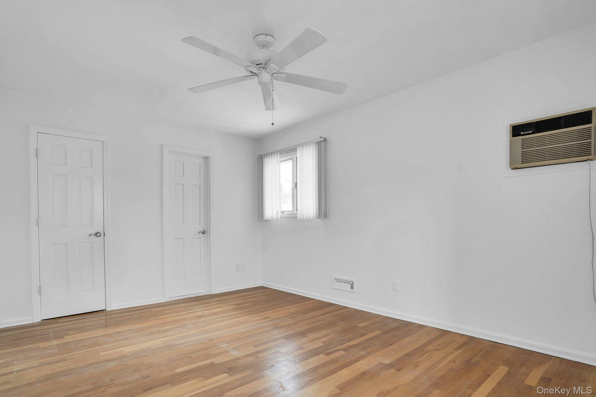 Single Family Tomkins Court Suffolk County, NY 11725, MLS-1038114-29