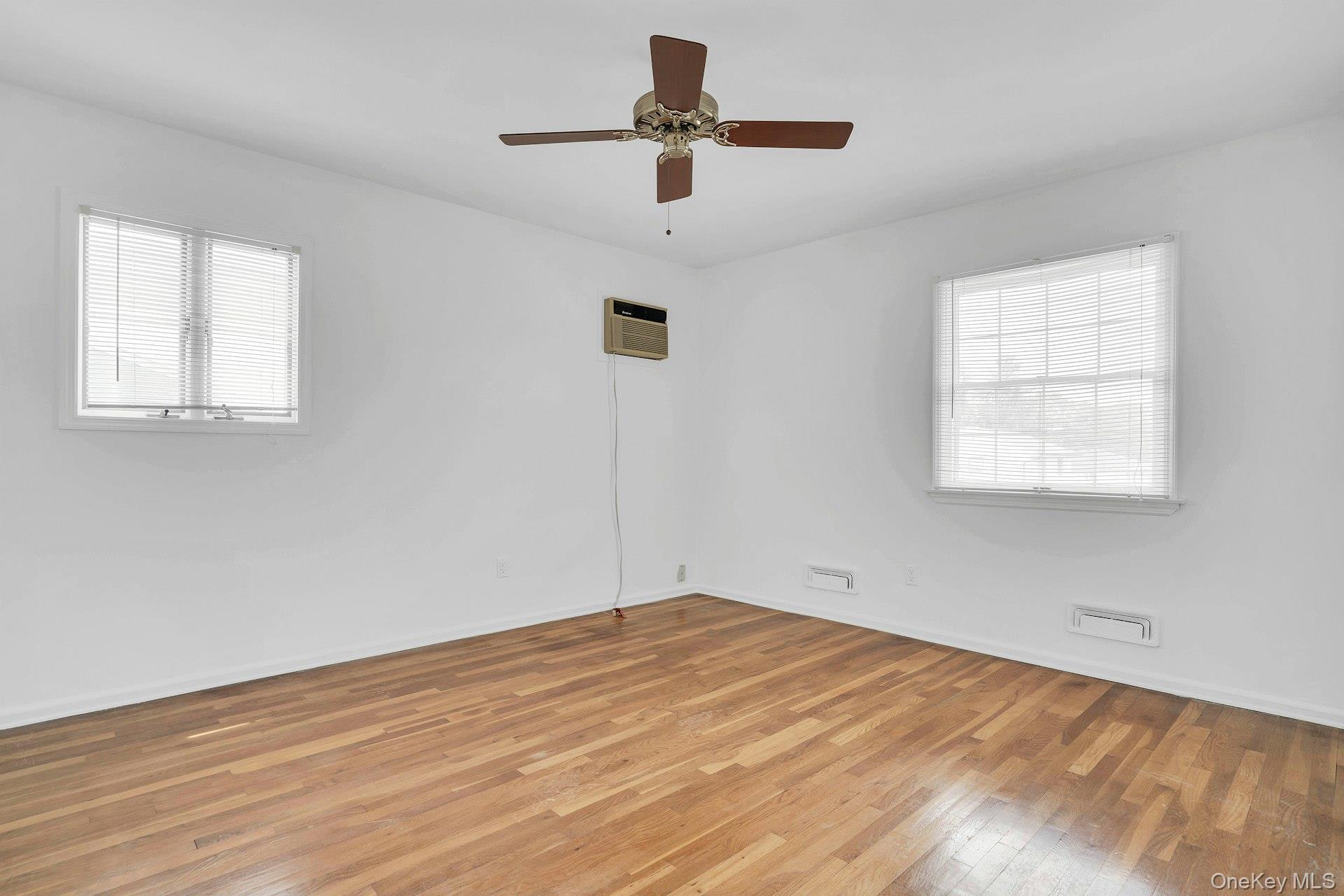 Single Family Tomkins Court Suffolk County, NY 11725, MLS-1038114-31