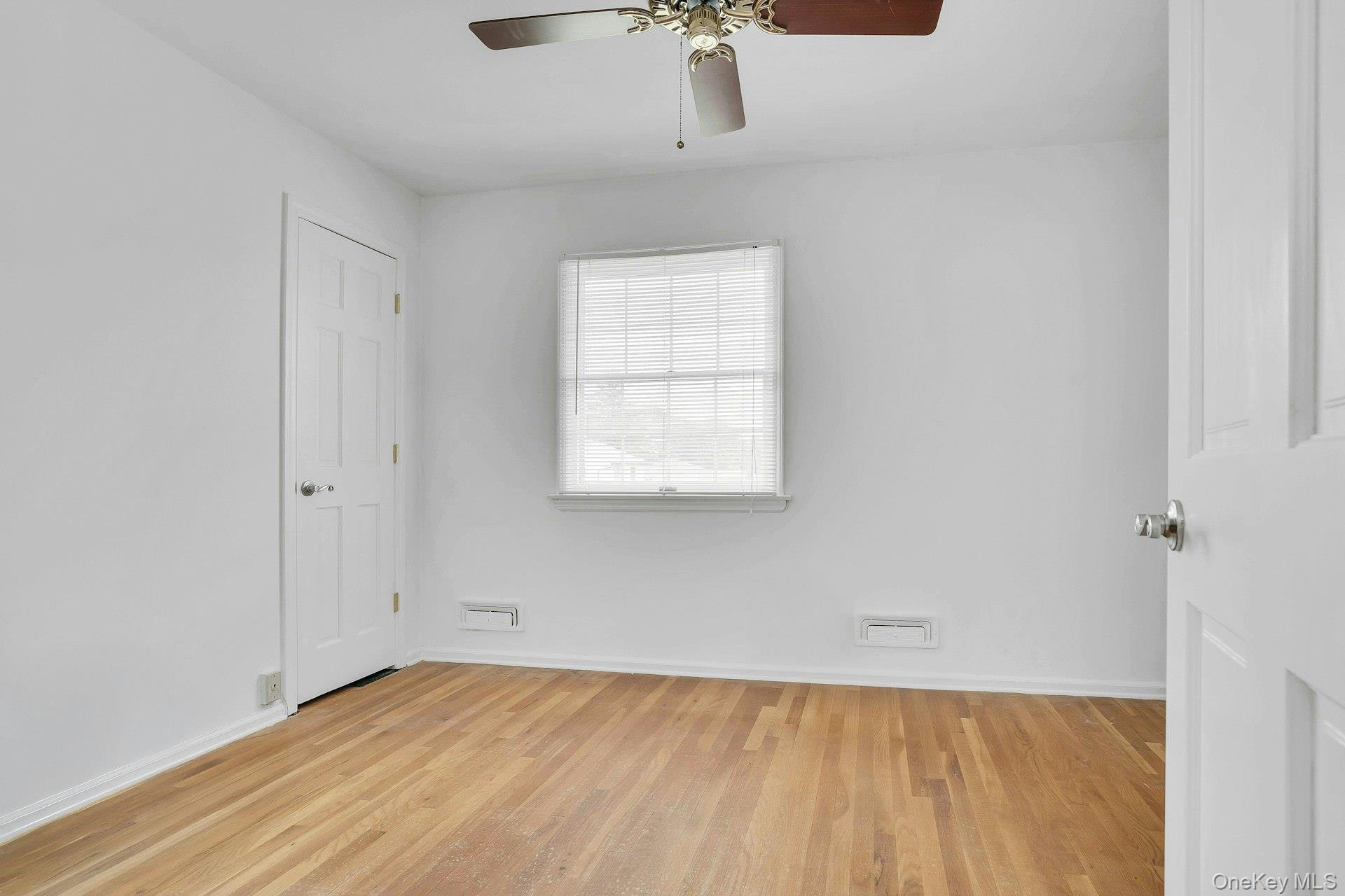 Single Family Tomkins Court Suffolk County, NY 11725, MLS-1038114-34