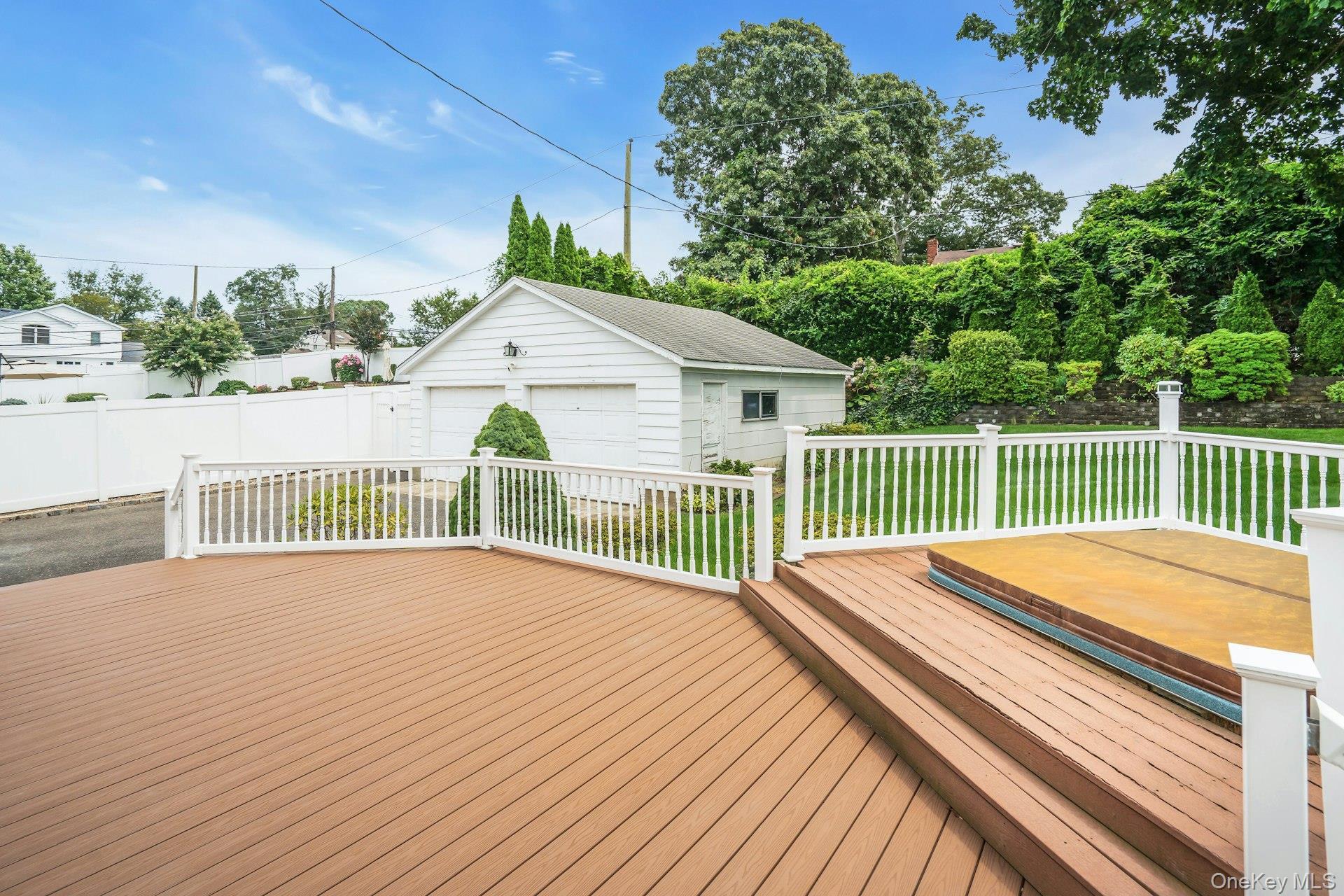 Single Family Tomkins Court Suffolk County, NY 11725, MLS-1038114-42