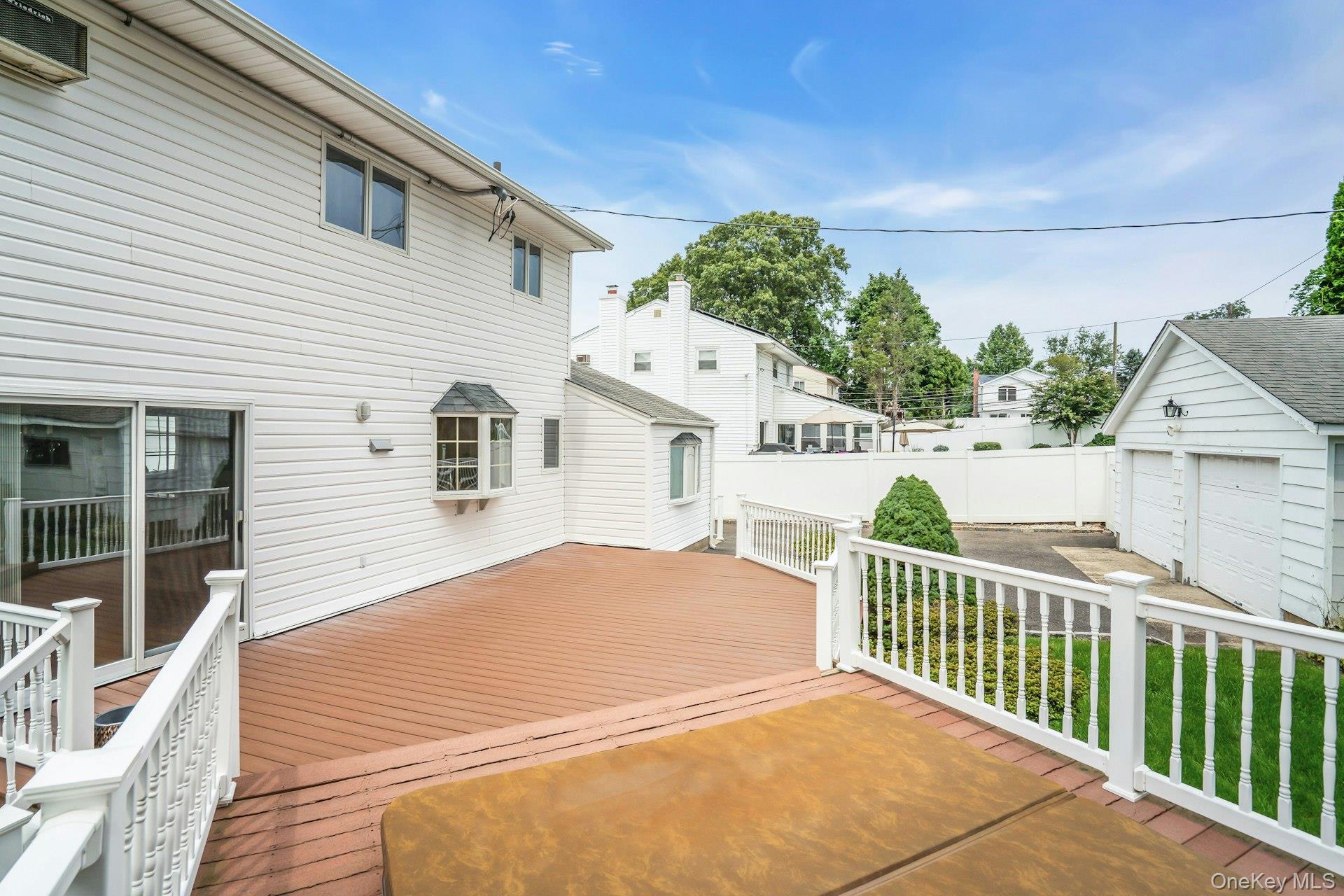 Single Family Tomkins Court Suffolk County, NY 11725, MLS-1038114-44